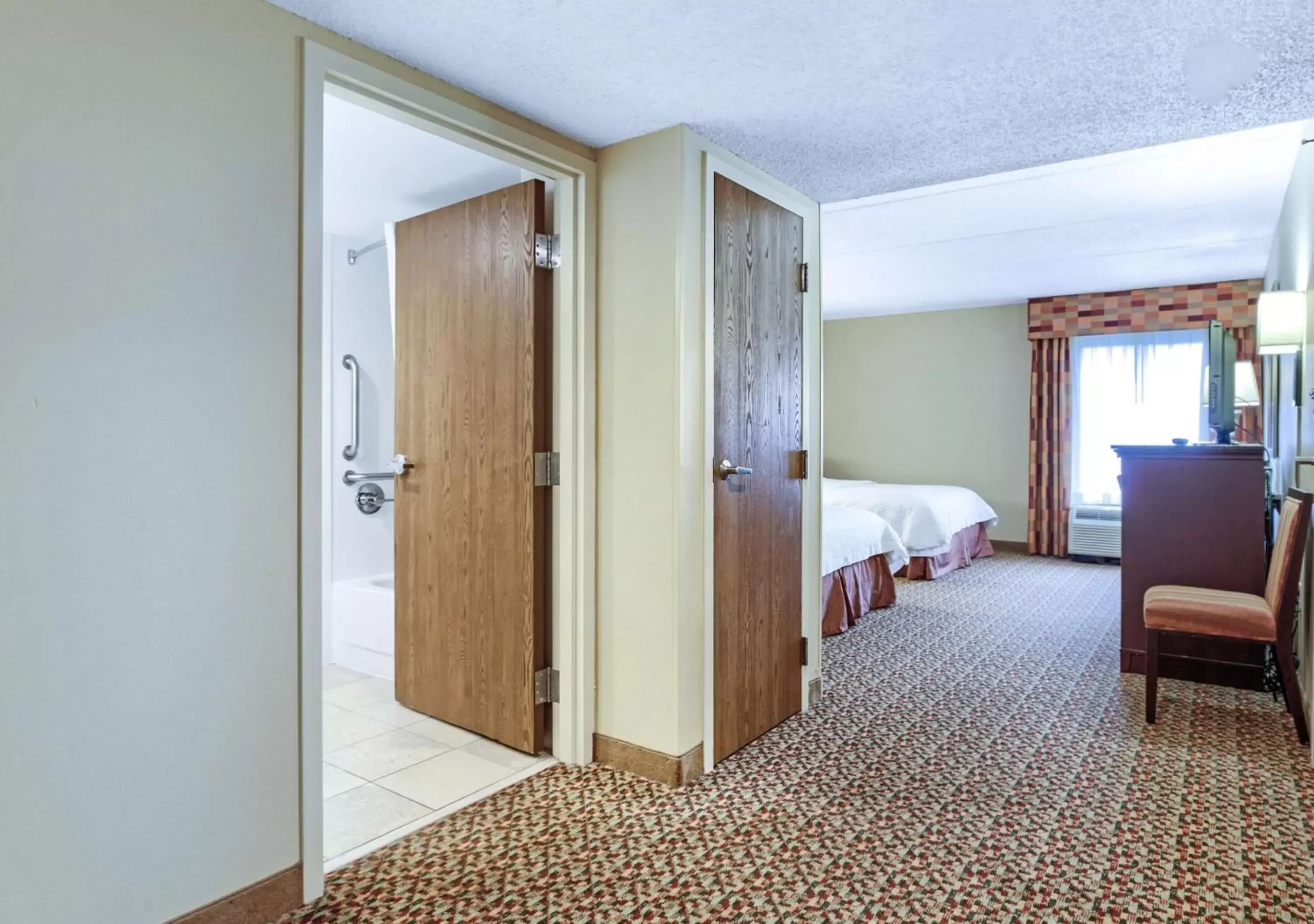 Bedroom, Bed in Hampton Inn Mobile-I-10/Bellingrath Gardens