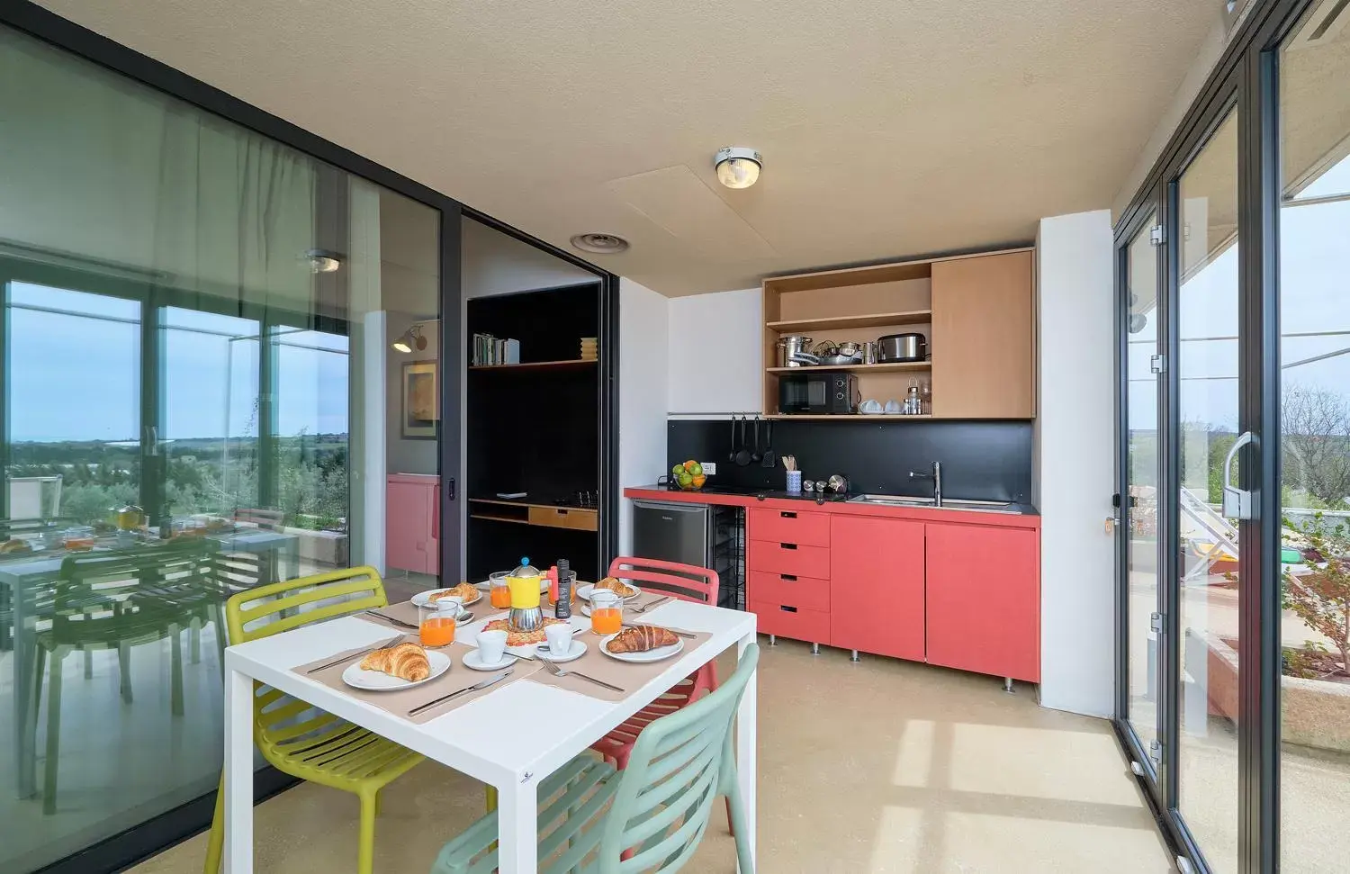 Kitchen or kitchenette, Dining Area in Petrantica Resort