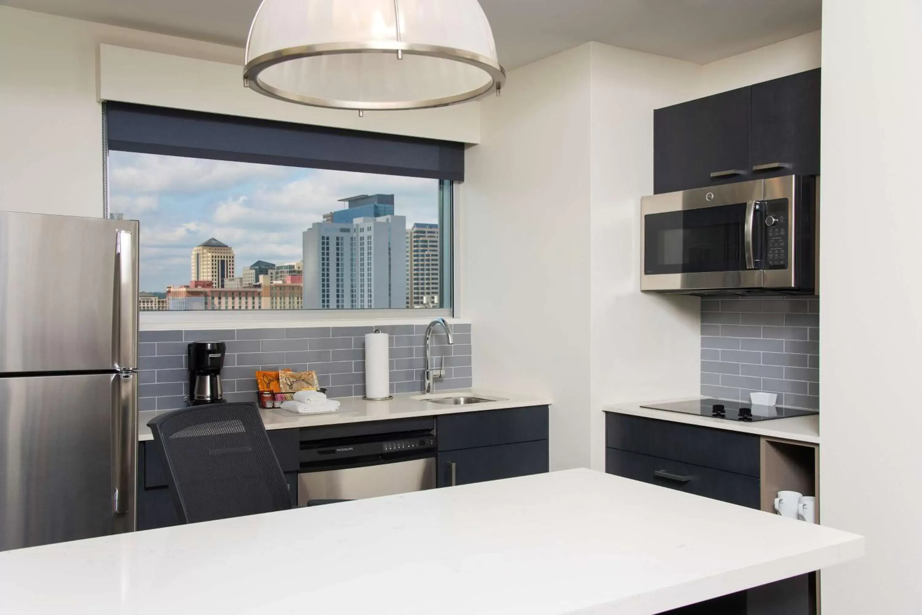 Photo of the whole room, Kitchen/Kitchenette in Hyatt House Austin/Downtown