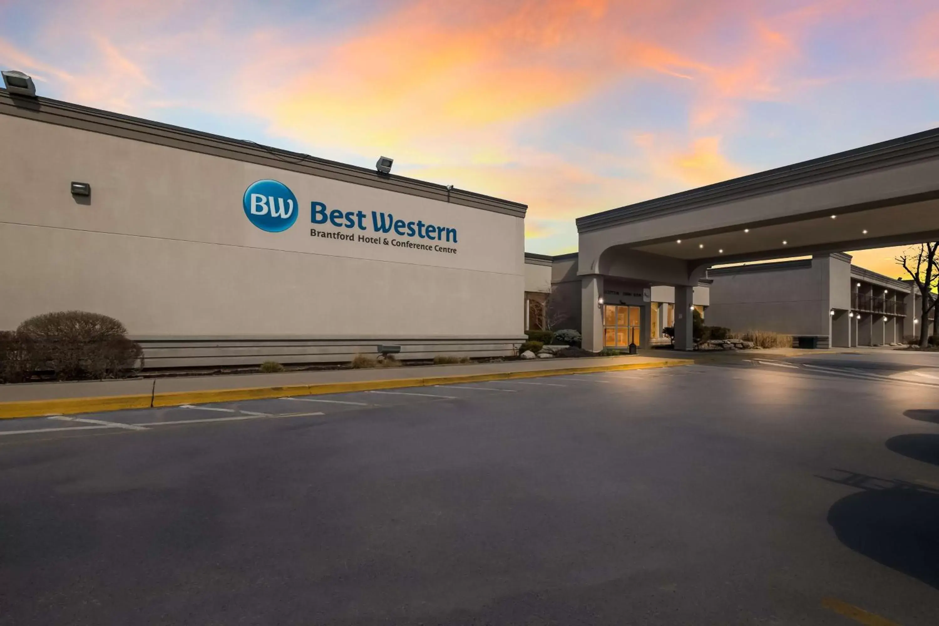 Property building in Best Western Brantford Hotel and Conference Centre