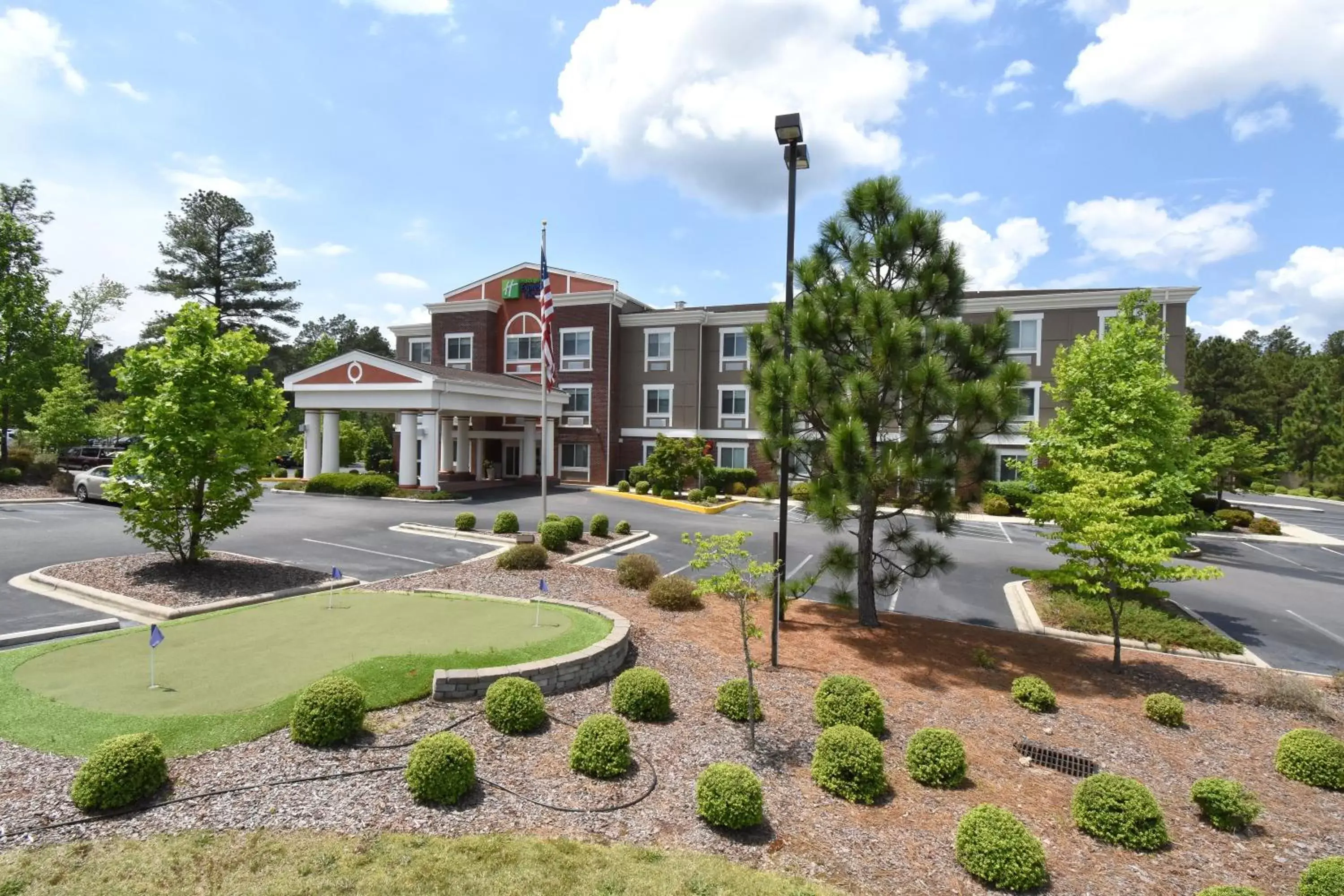 Property building in Holiday Inn Express & Suites Southern Pines-Pinehurst Area by IHG Property building in Holiday Inn Express & Suites Southern Pines-Pinehurst Area by IHG