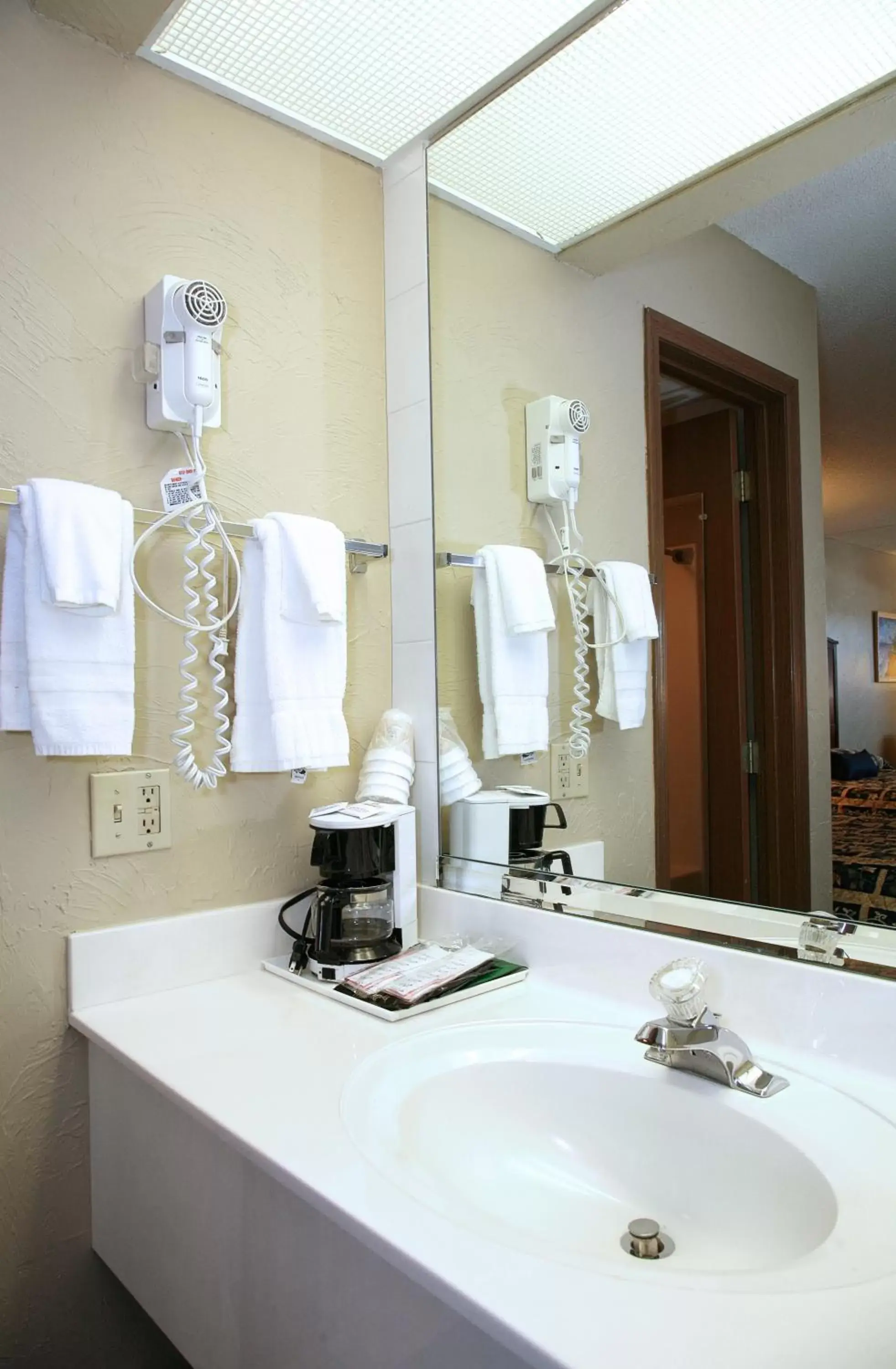 King Room - Disability Access/Non-Smoking in Days Inn by Wyndham Branson/Near the Strip King Room - Disability Access/Non-Smoking in Days Inn by Wyndham Branson/Near the Strip