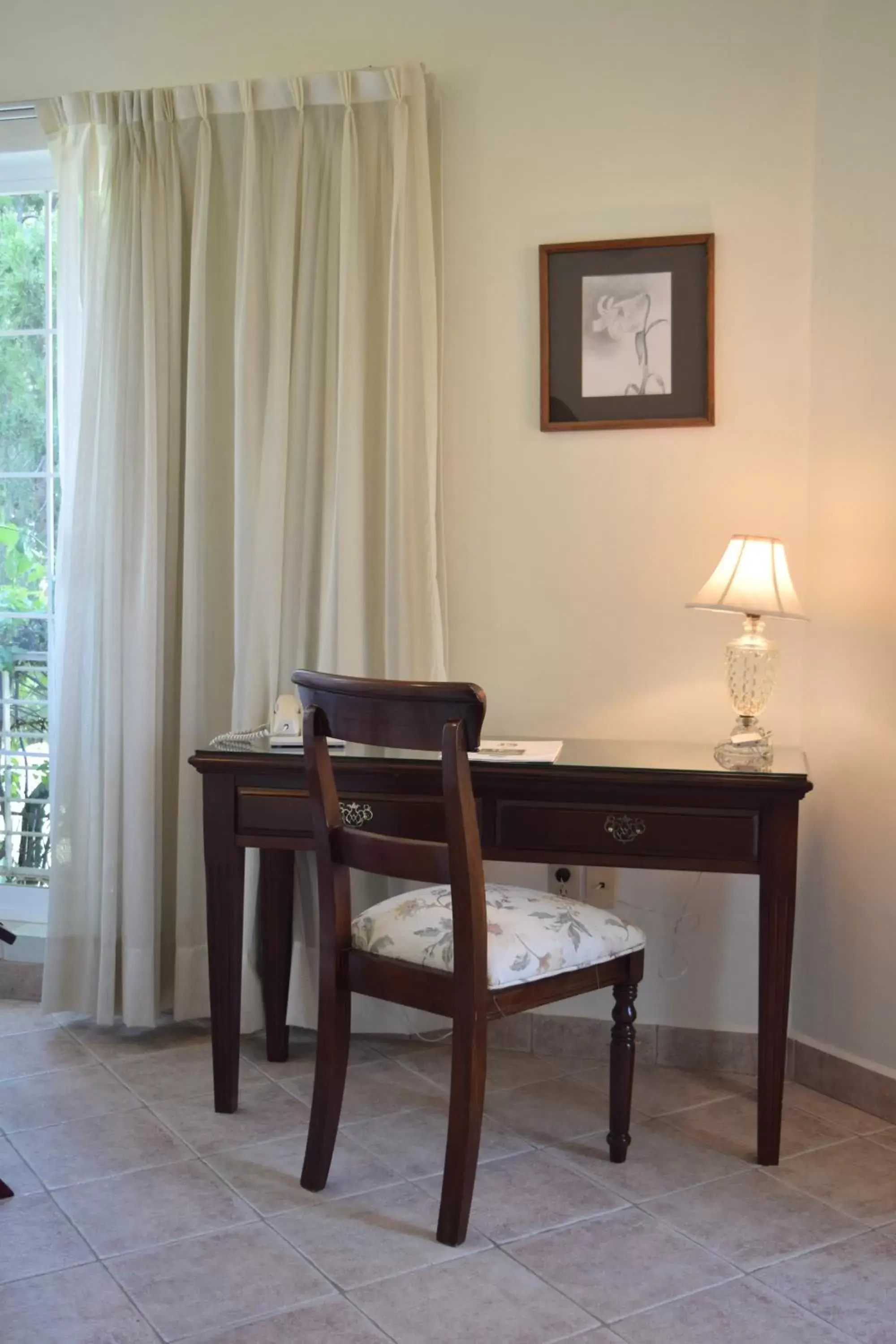 Seating area, Dining Area in Hotel Hacienda Los Laureles