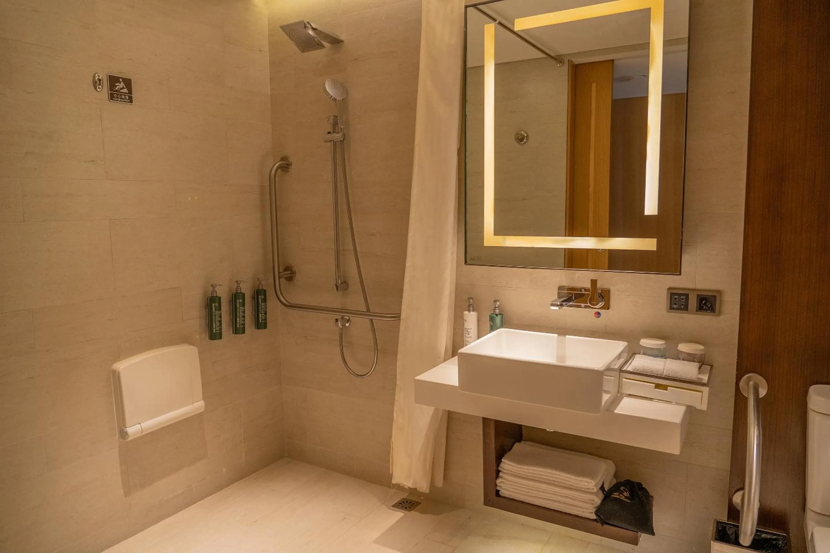 Shower in Hilton Garden Inn Lijiang