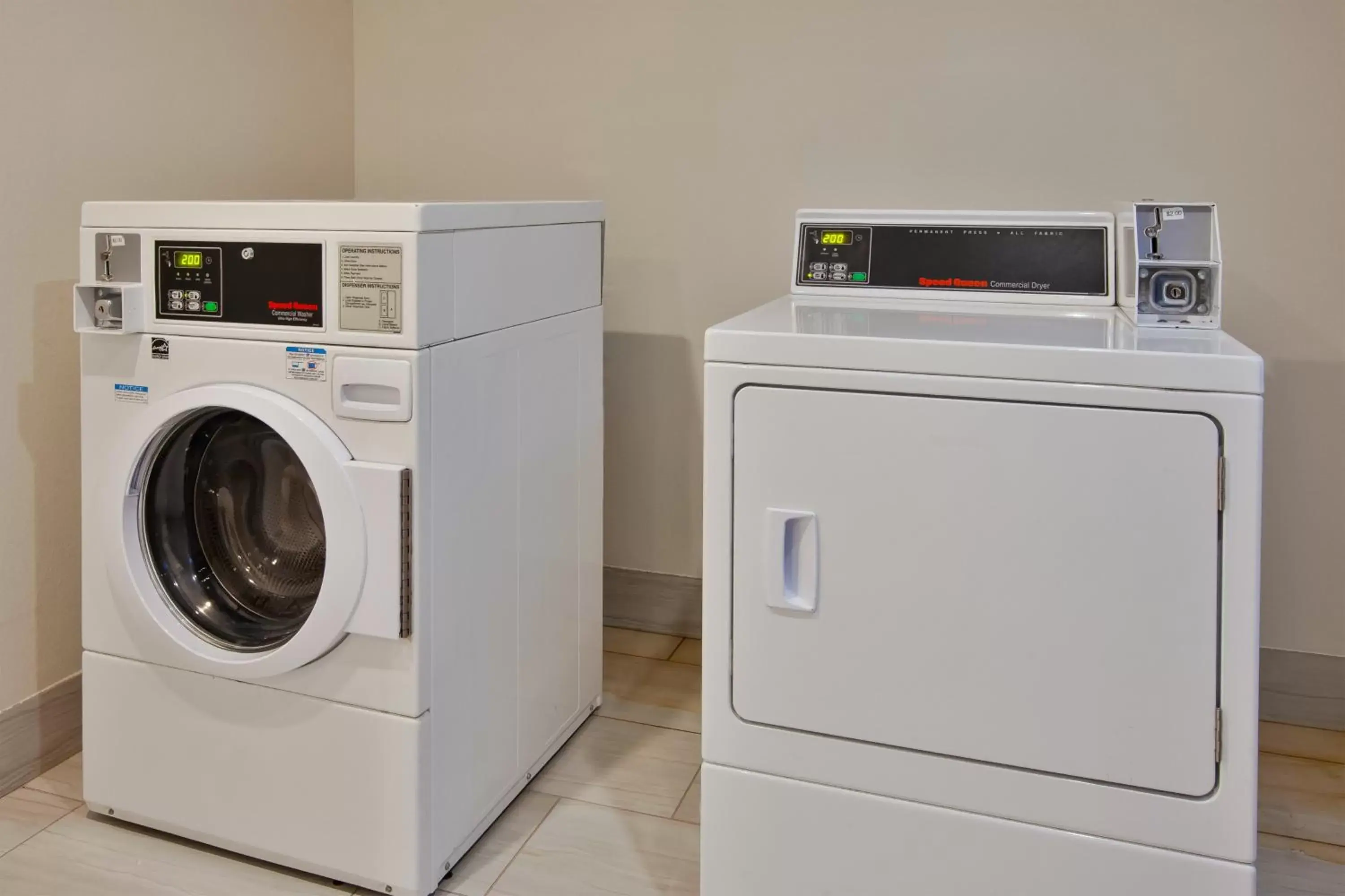 Other, Kitchen/Kitchenette in Holiday Inn Express Hotel & Suites Warrenton, an IHG Hotel