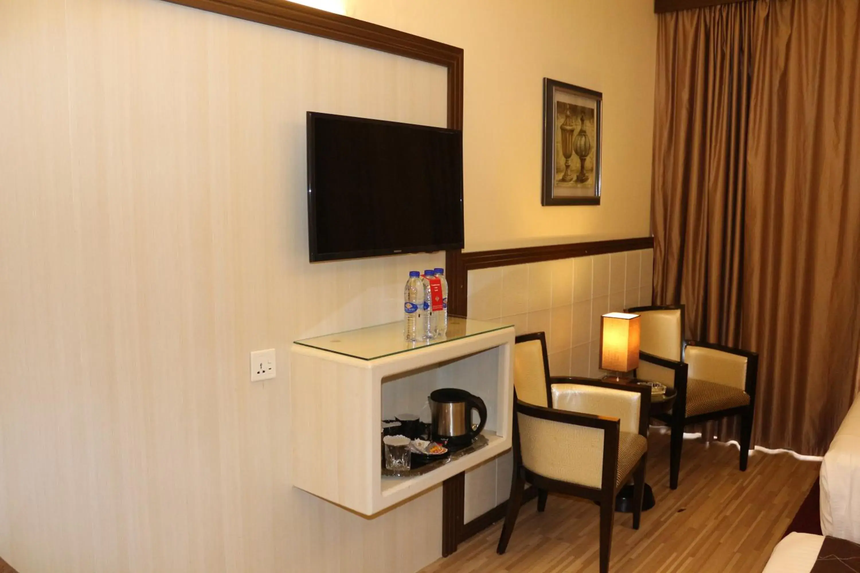 Seating area, TV/Entertainment Center in Al Khaleej Grand Hotel