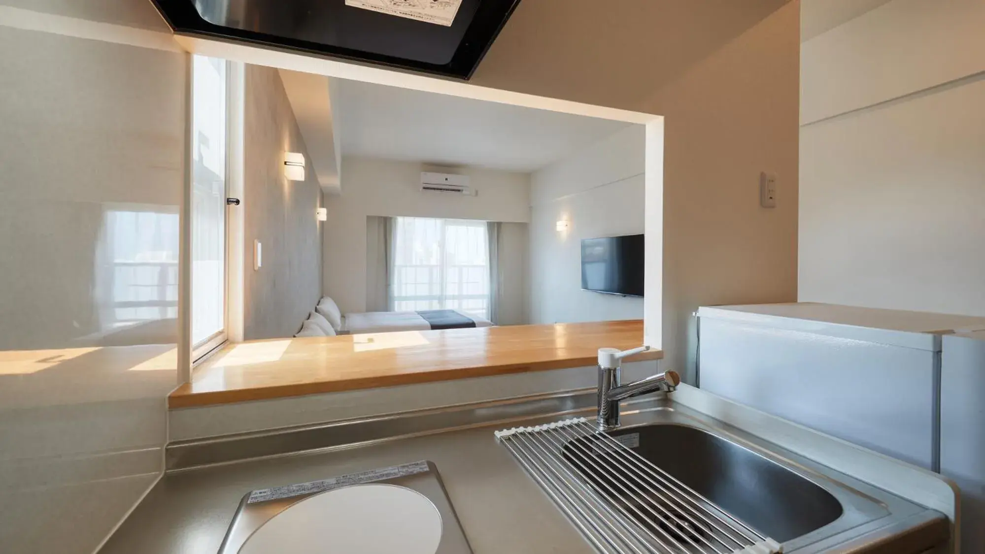 Kitchen or kitchenette, Bathroom in New Normal Hotel in NAMINOUE