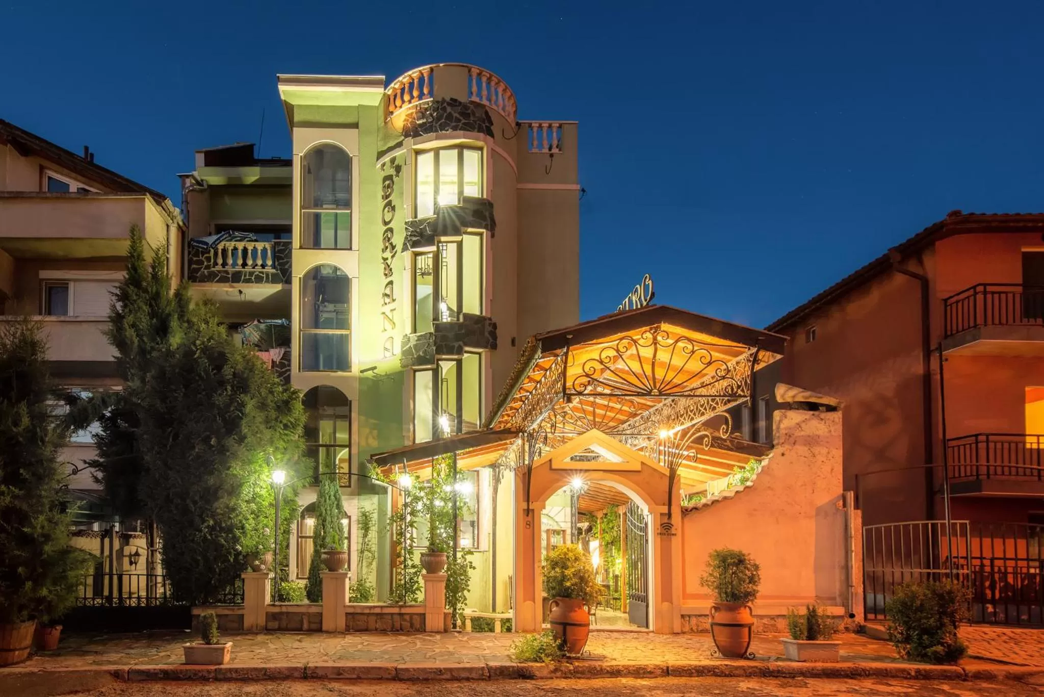 Facade/entrance in Boryana Hotel