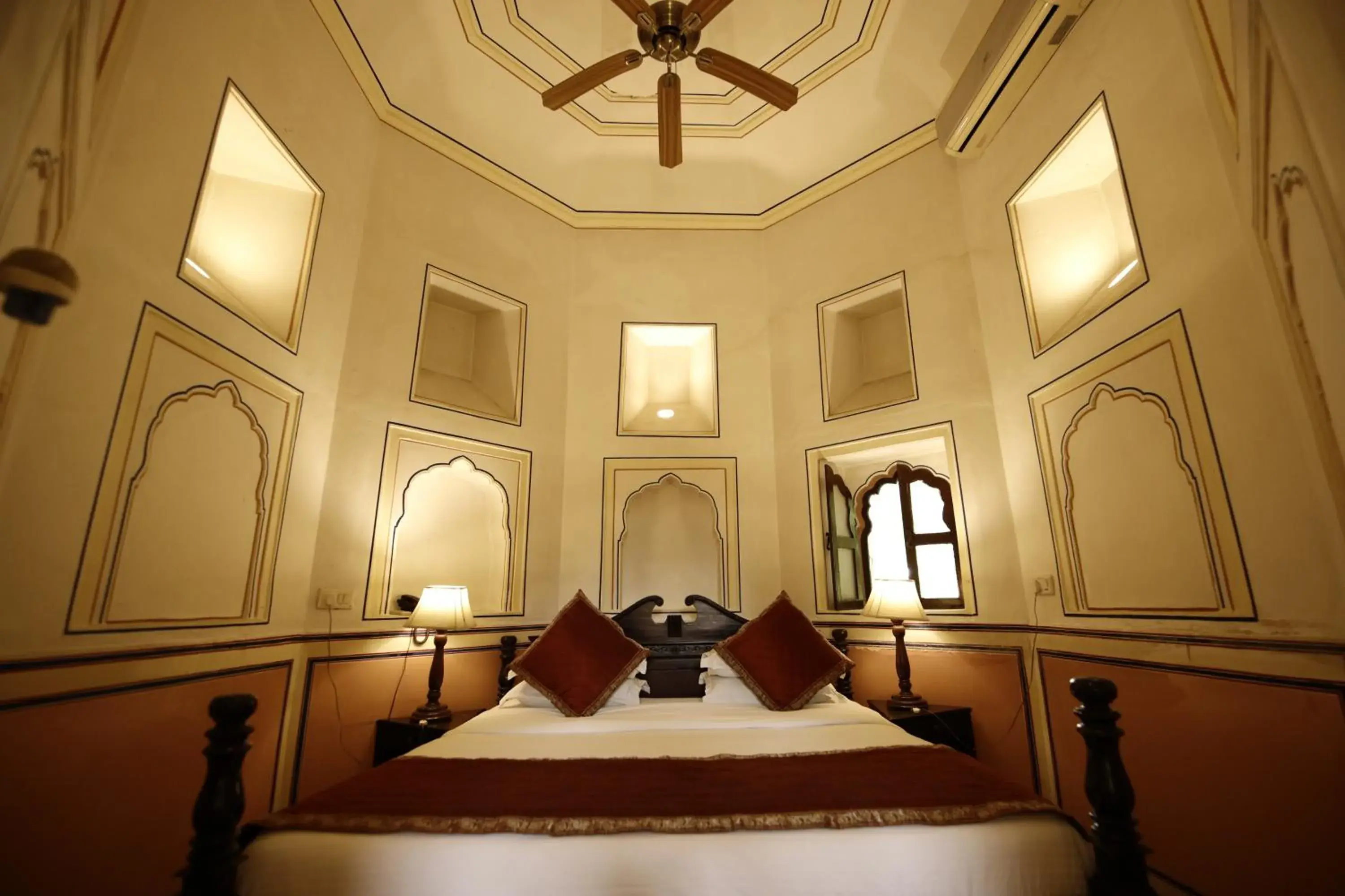 Bed in Hotel Narain Niwas Palace