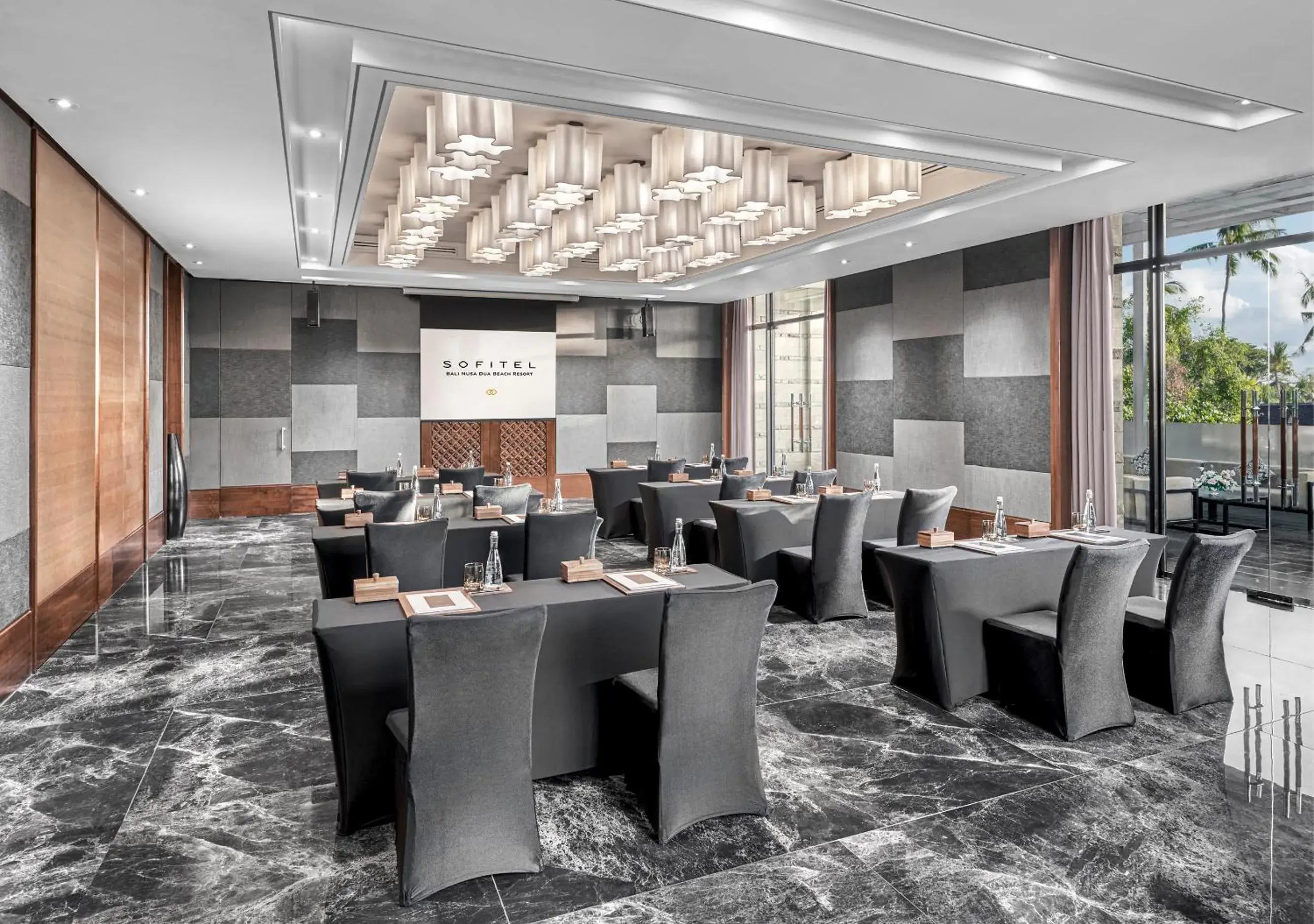 Meeting/conference room, Restaurant/Places to Eat in Suites & Villas at Sofitel Bali