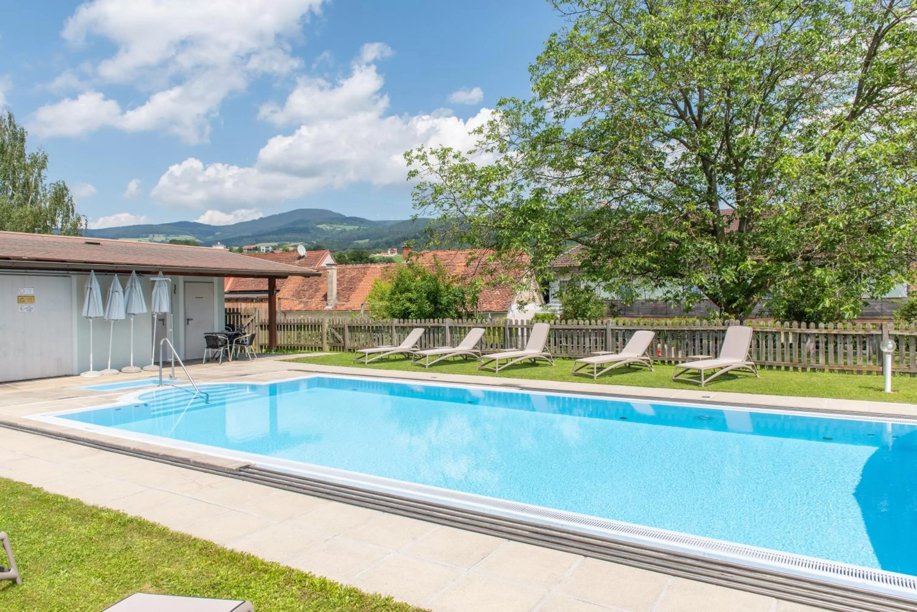 Swimming pool in Pension Cäcilia