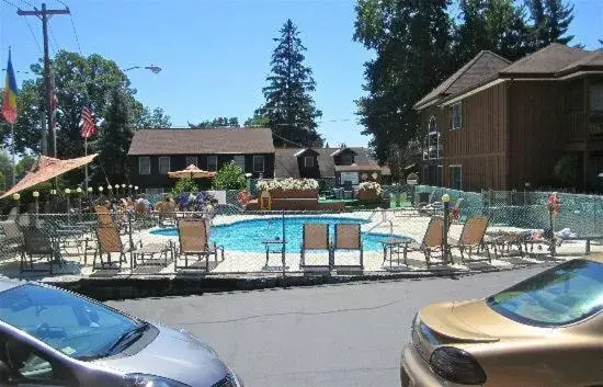 Pool view, Swimming Pool in Mohican Resort Motel, Conveniently located to all Adirondack attractions