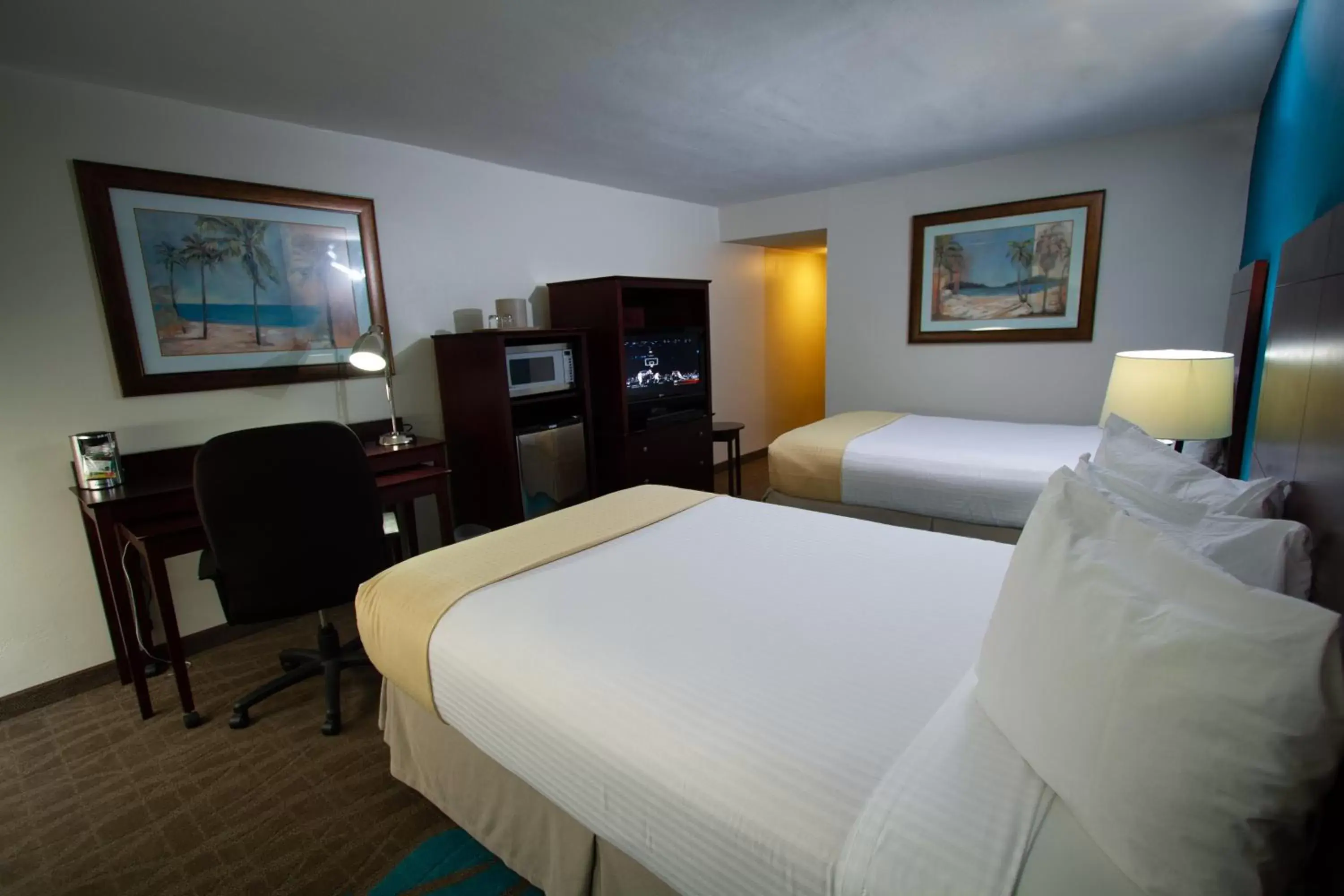 Photo of the whole room, Bed in Caribe Hotel Ponce