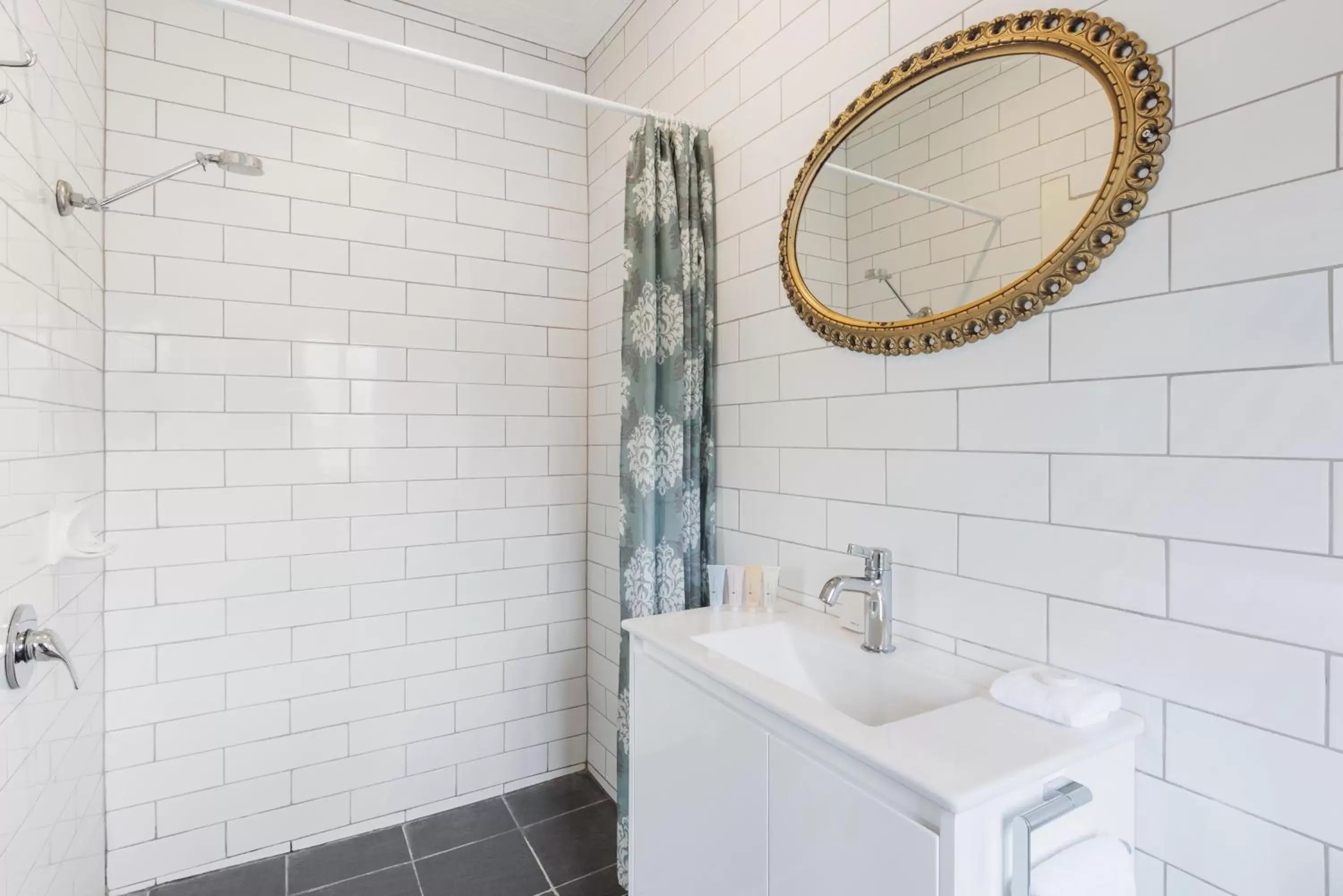 Bathroom in Hotel Blue & Cottages Katoomba