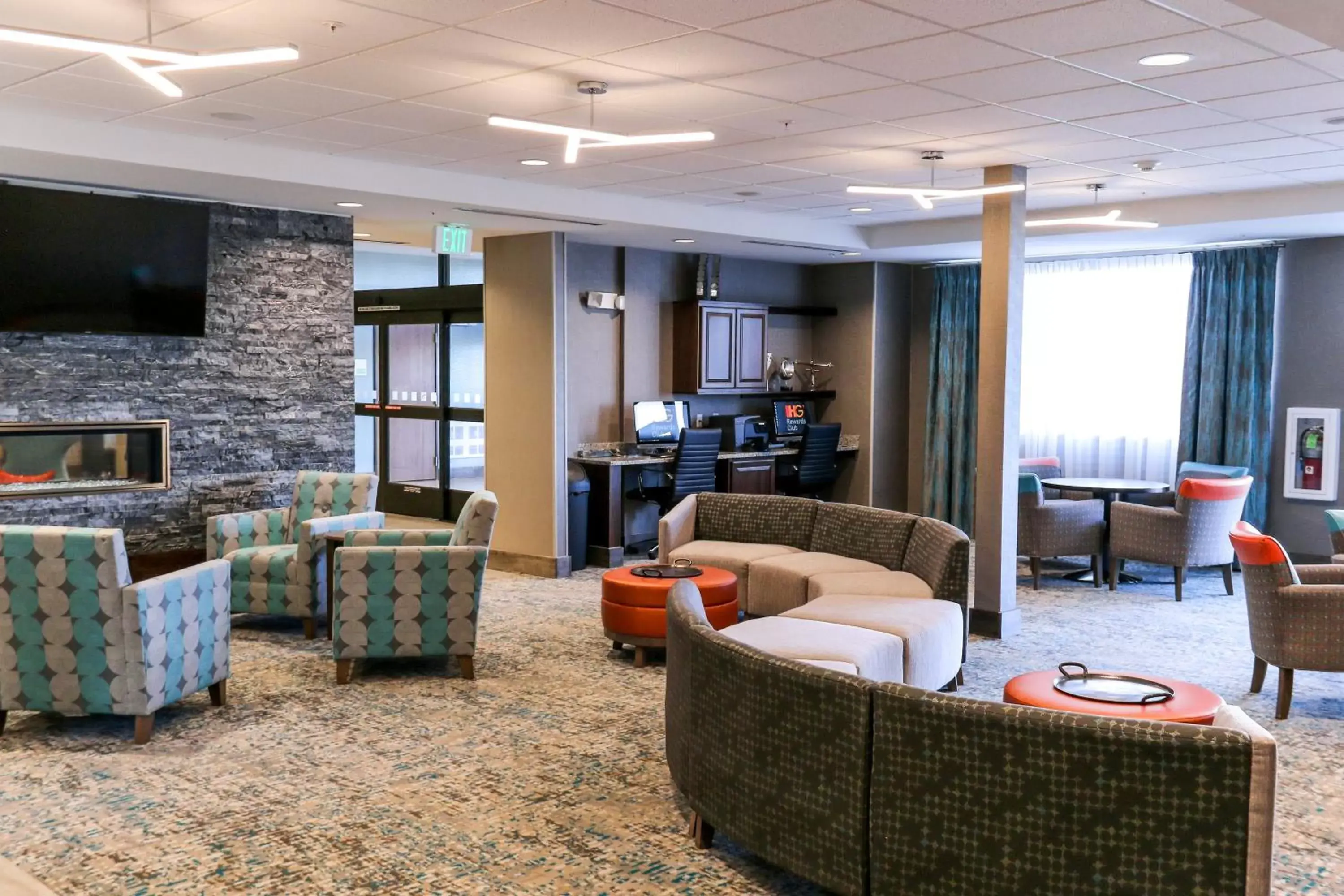 Lobby or reception, Lounge/Bar in Holiday Inn Hotel & Suites Denver Tech Center-Centennial, an IHG Hotel