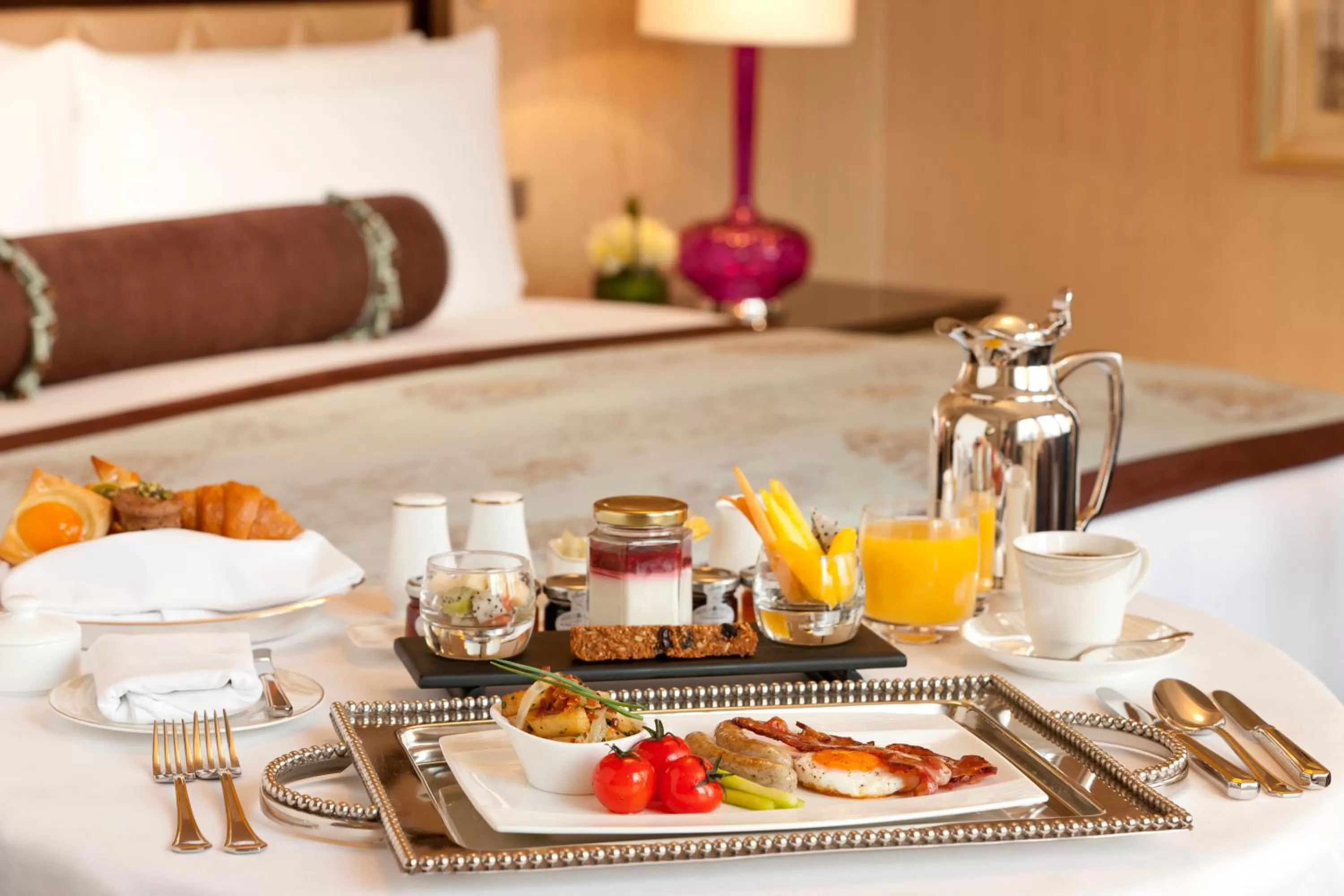 Food, Bed in Fairmont Peace Hotel on the Bund