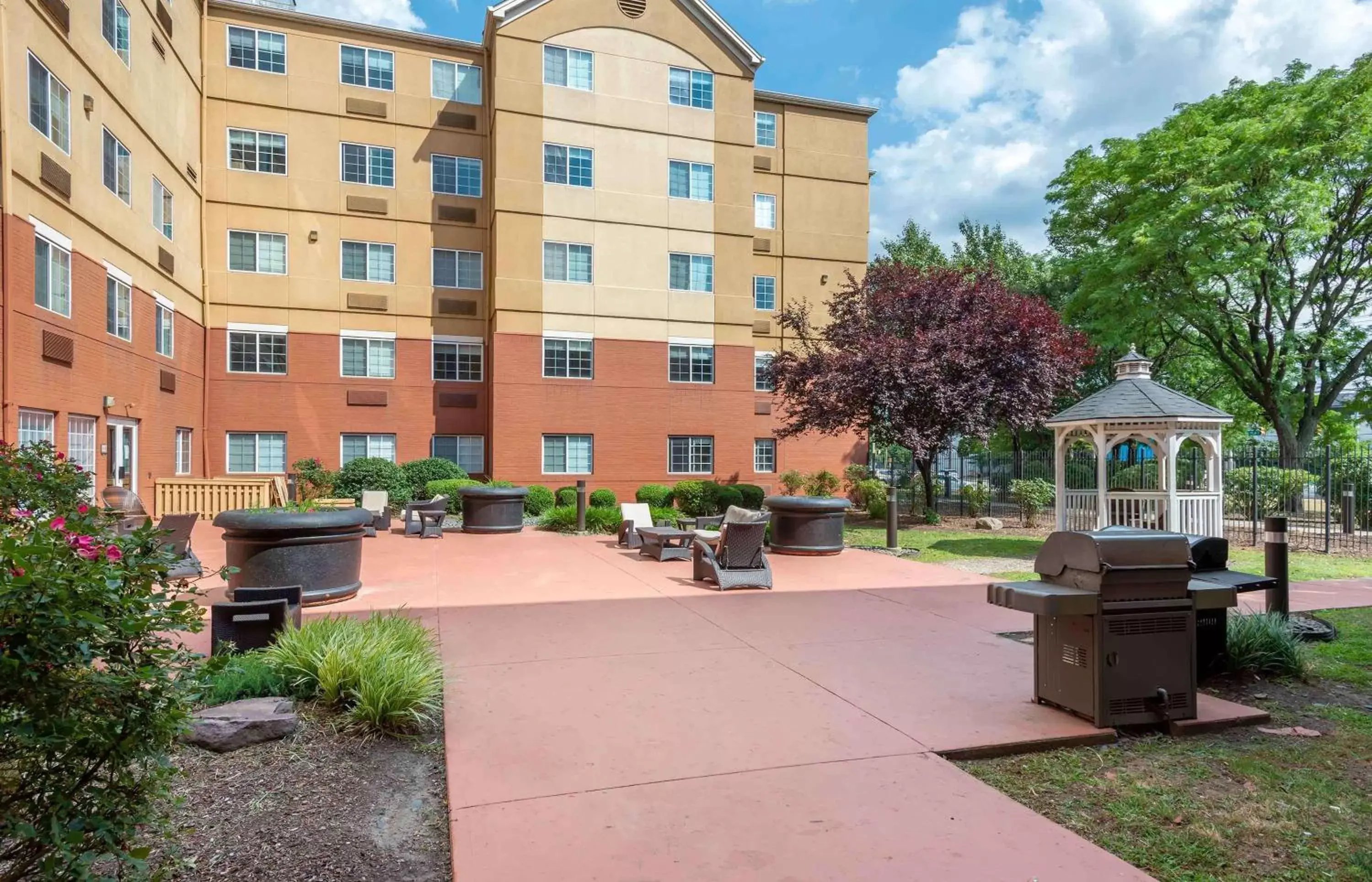 Property building in Extended Stay America Suites - Secaucus - New York City Area