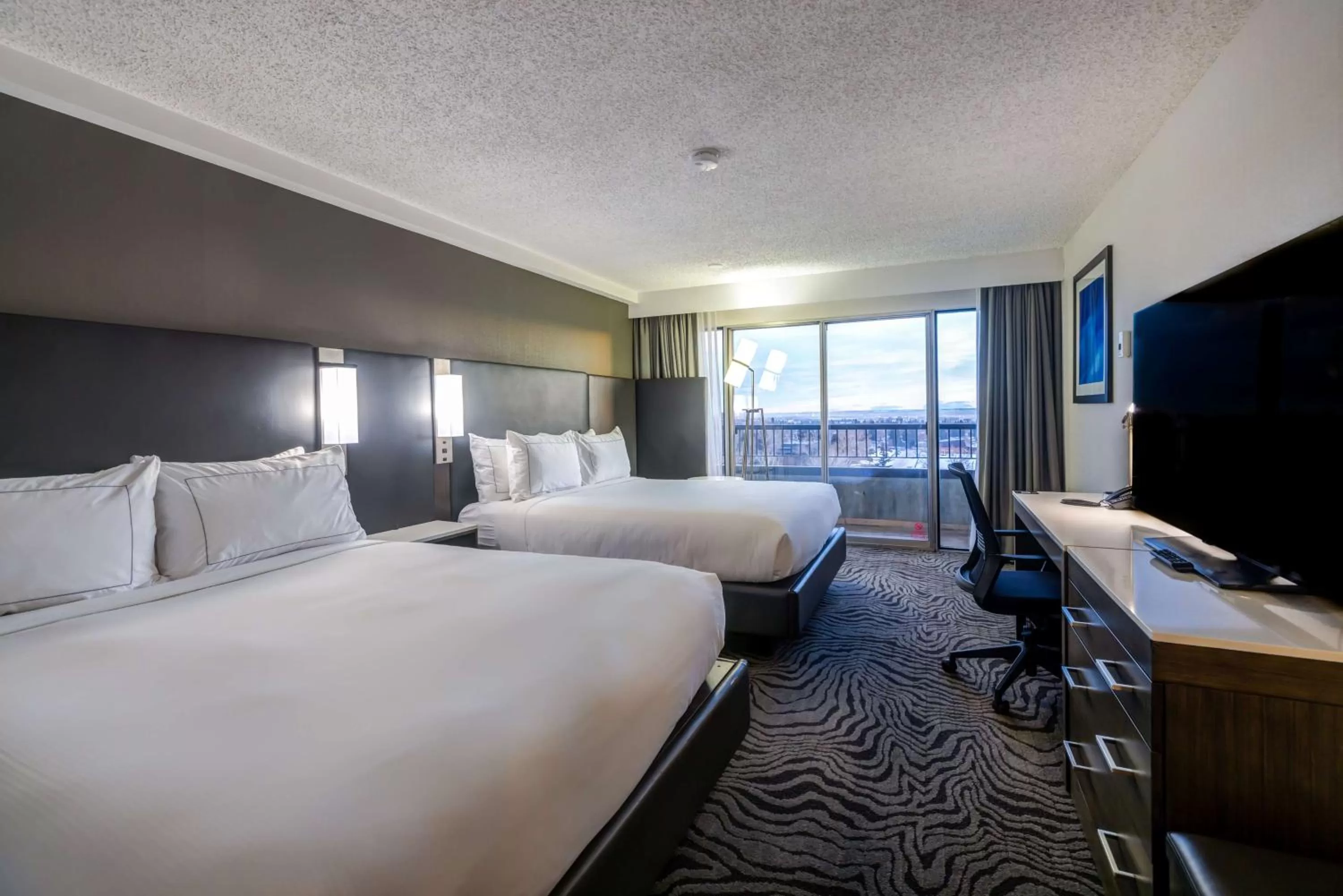 Bedroom, Bed in DoubleTree by Hilton Calgary North