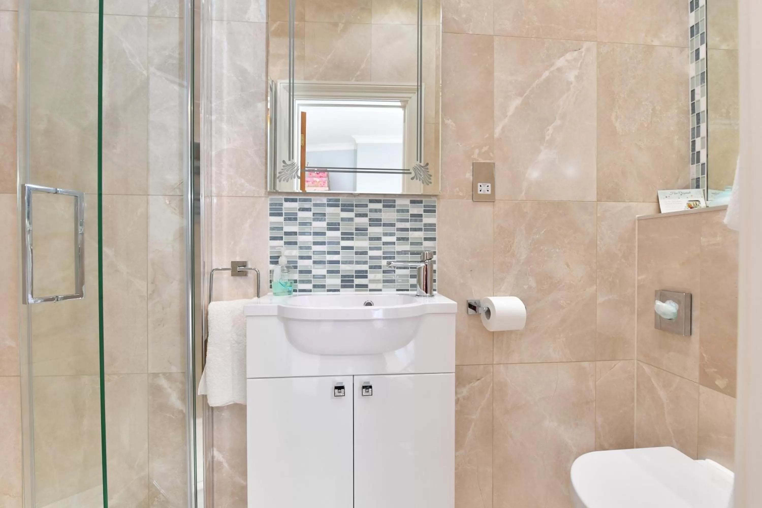 Bathroom in Heritage Bed and Breakfast