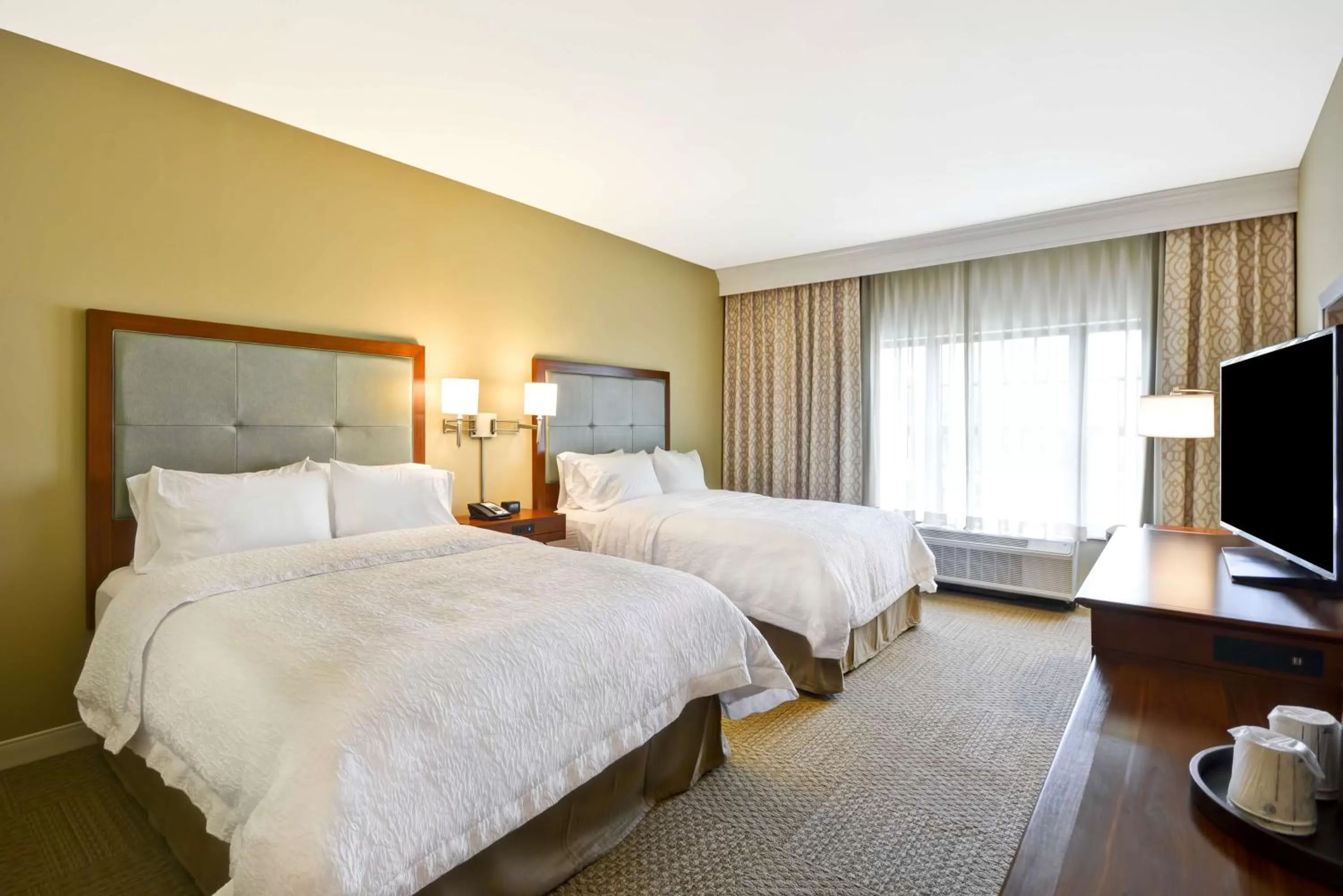 Bedroom, Bed in Hampton Inn & Suites Charleston Airport