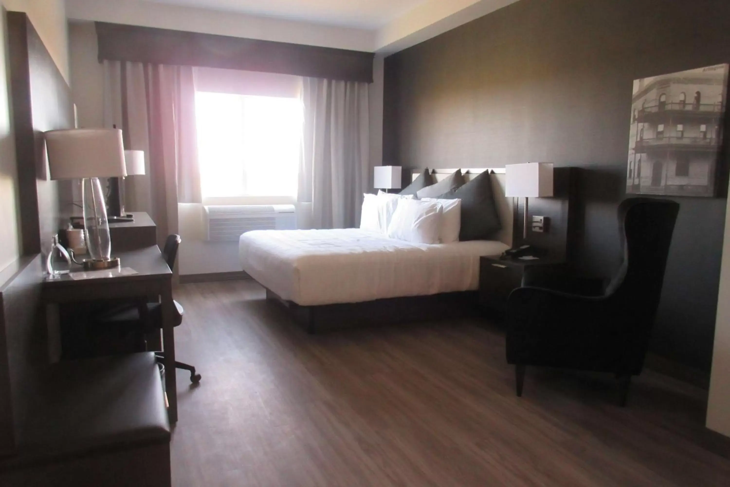 Photo of the whole room, Bed in Best Western Plus Morden