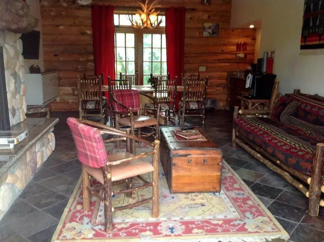 Living room, Seating Area in Finger Lakes Lodging