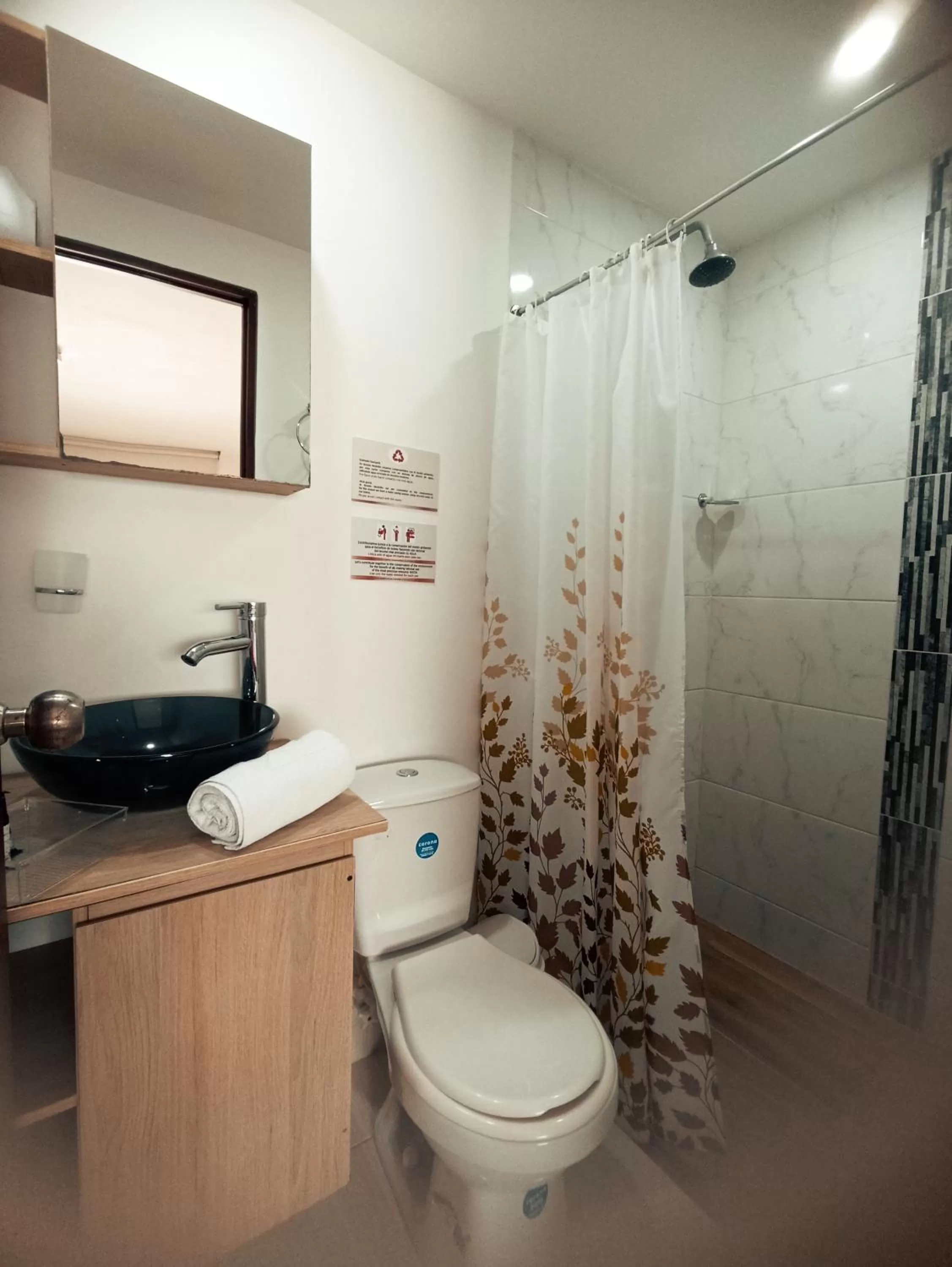 Shower in Laureles Guest House LGH Hotel