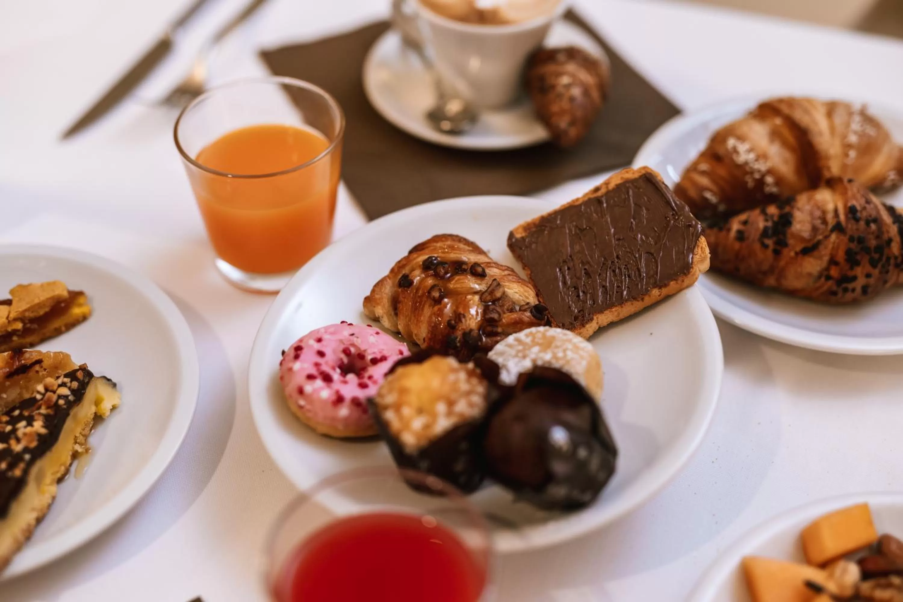 Food and drinks in Hotel De La Ville