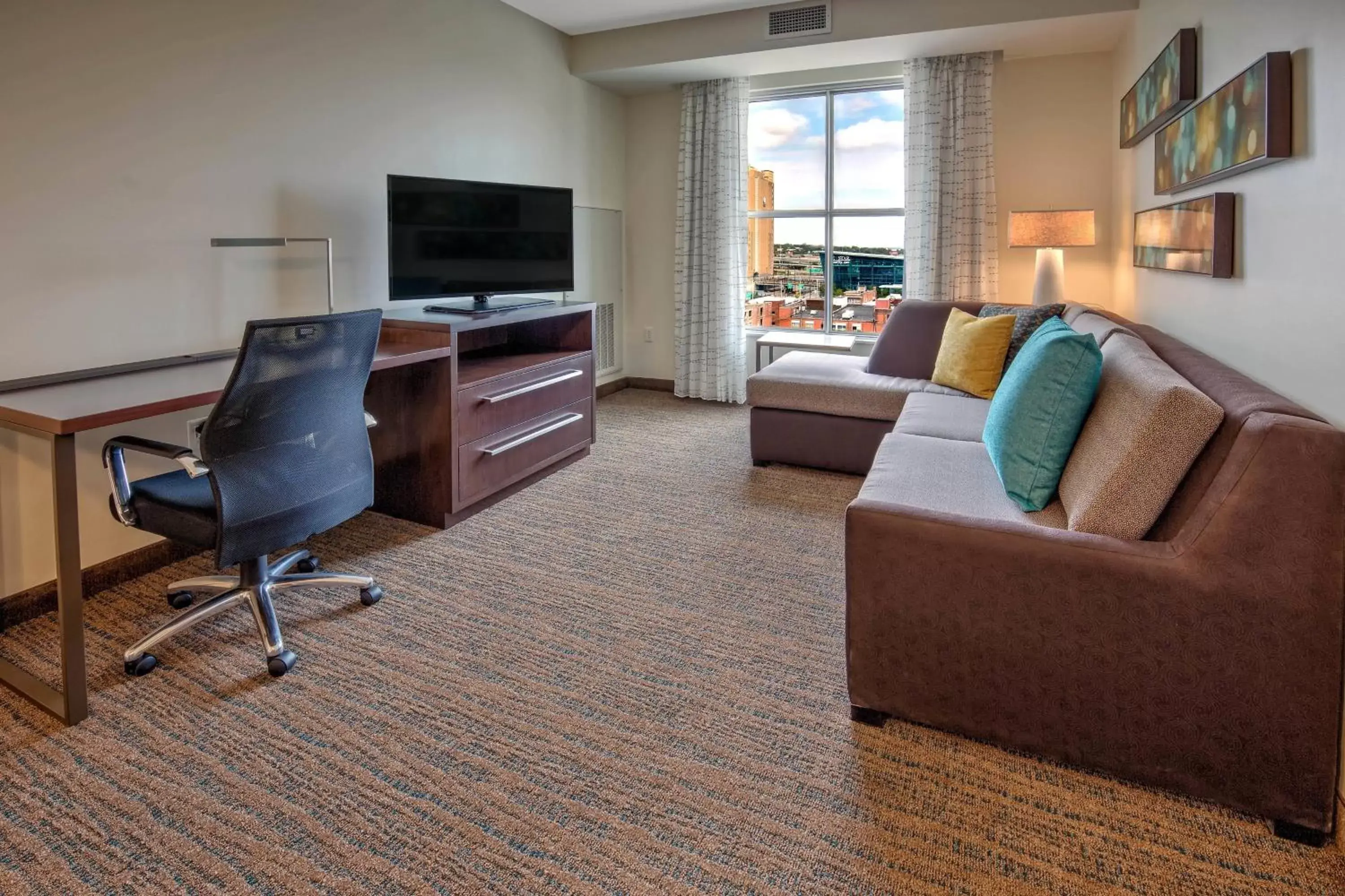 Living room, Seating Area in Residence Inn by Marriott Kansas City Downtown/Convention Center