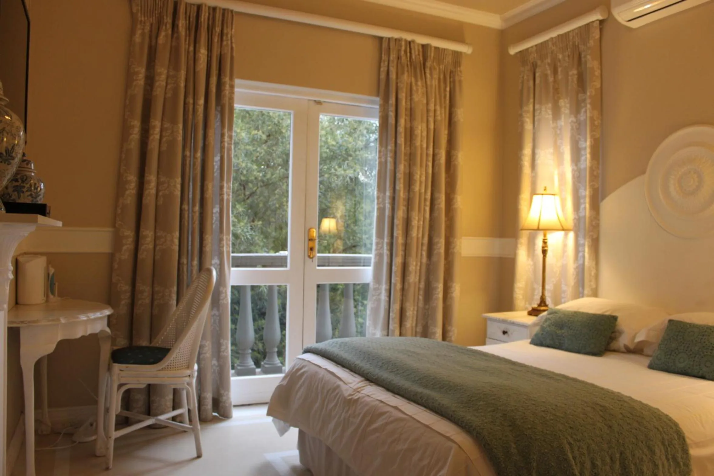 Photo of the whole room, Bed in Villa Lugano Guesthouse