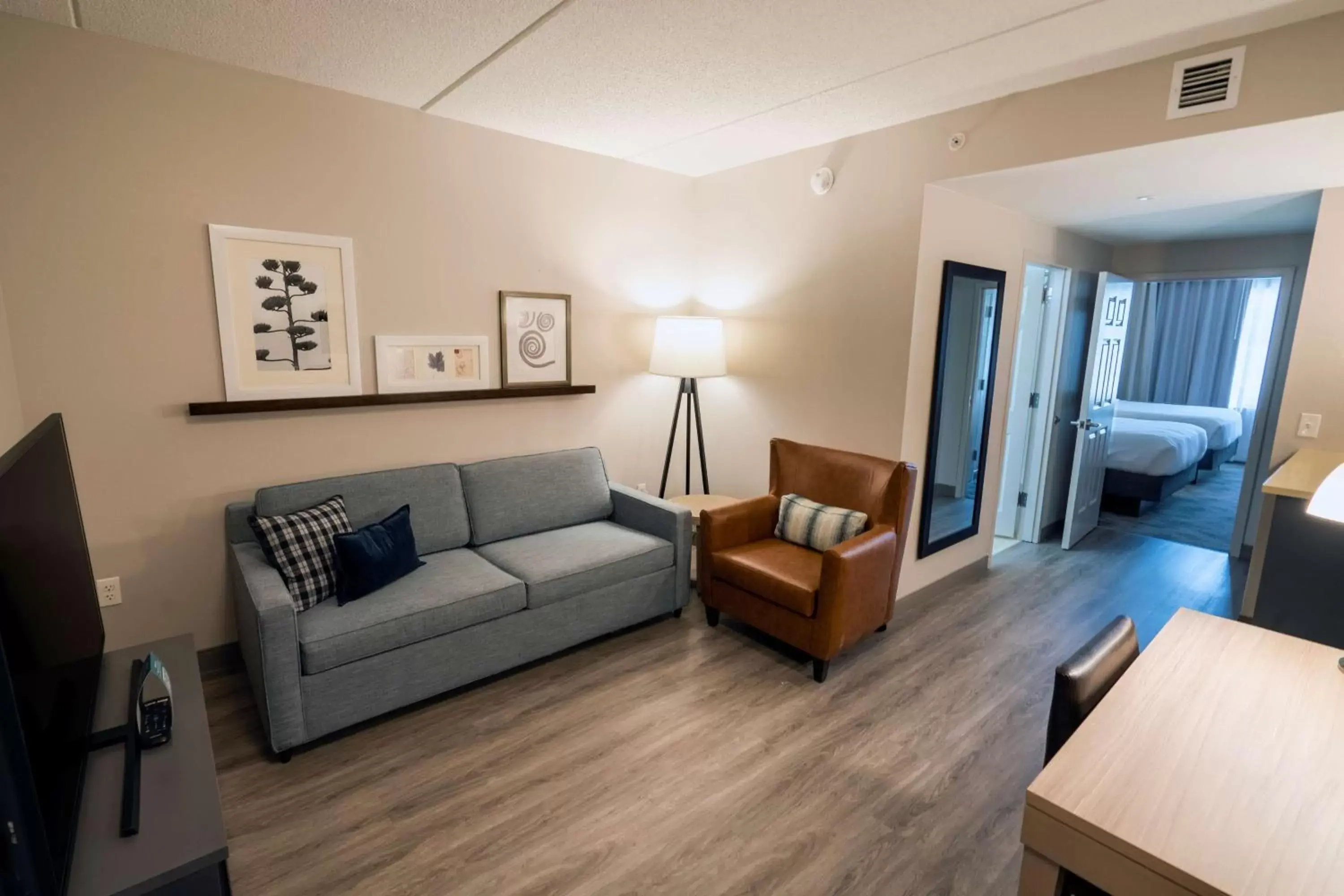 Photo of the whole room, Seating Area in Country Inn & Suites by Radisson, State College (Penn State Area), PA