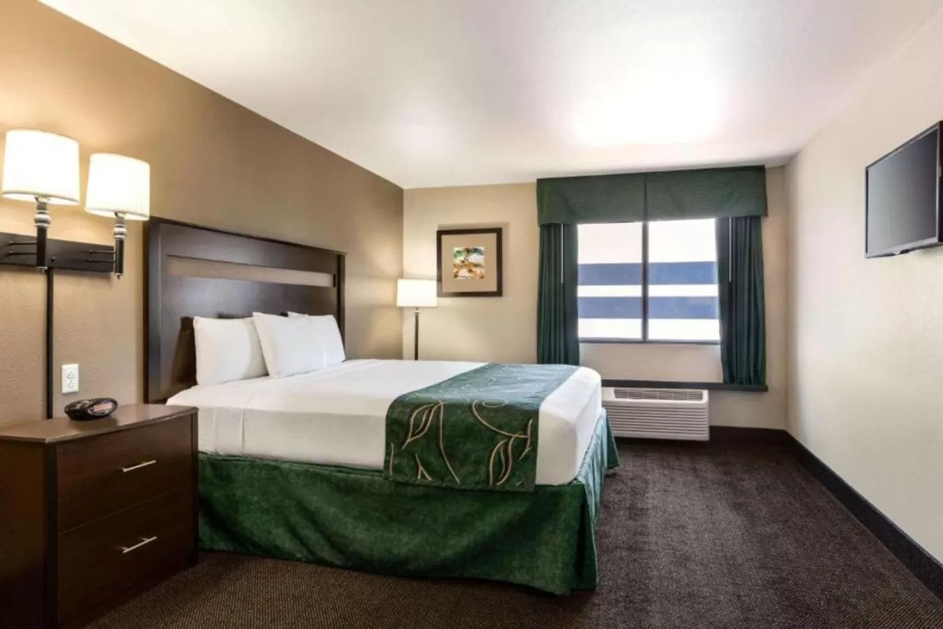 Bed in Travelodge by Wyndham Santa Teresa