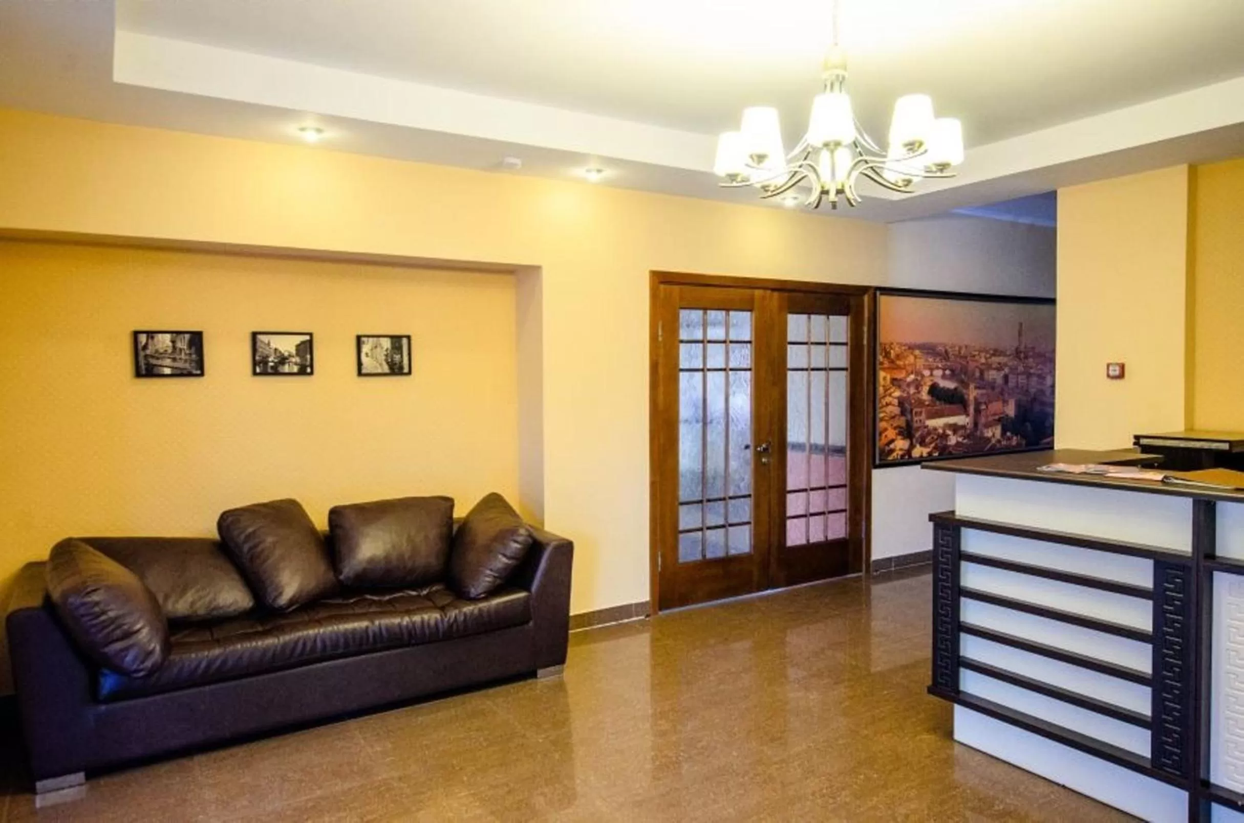 Communal lounge/ TV room in Hotel Zumrat