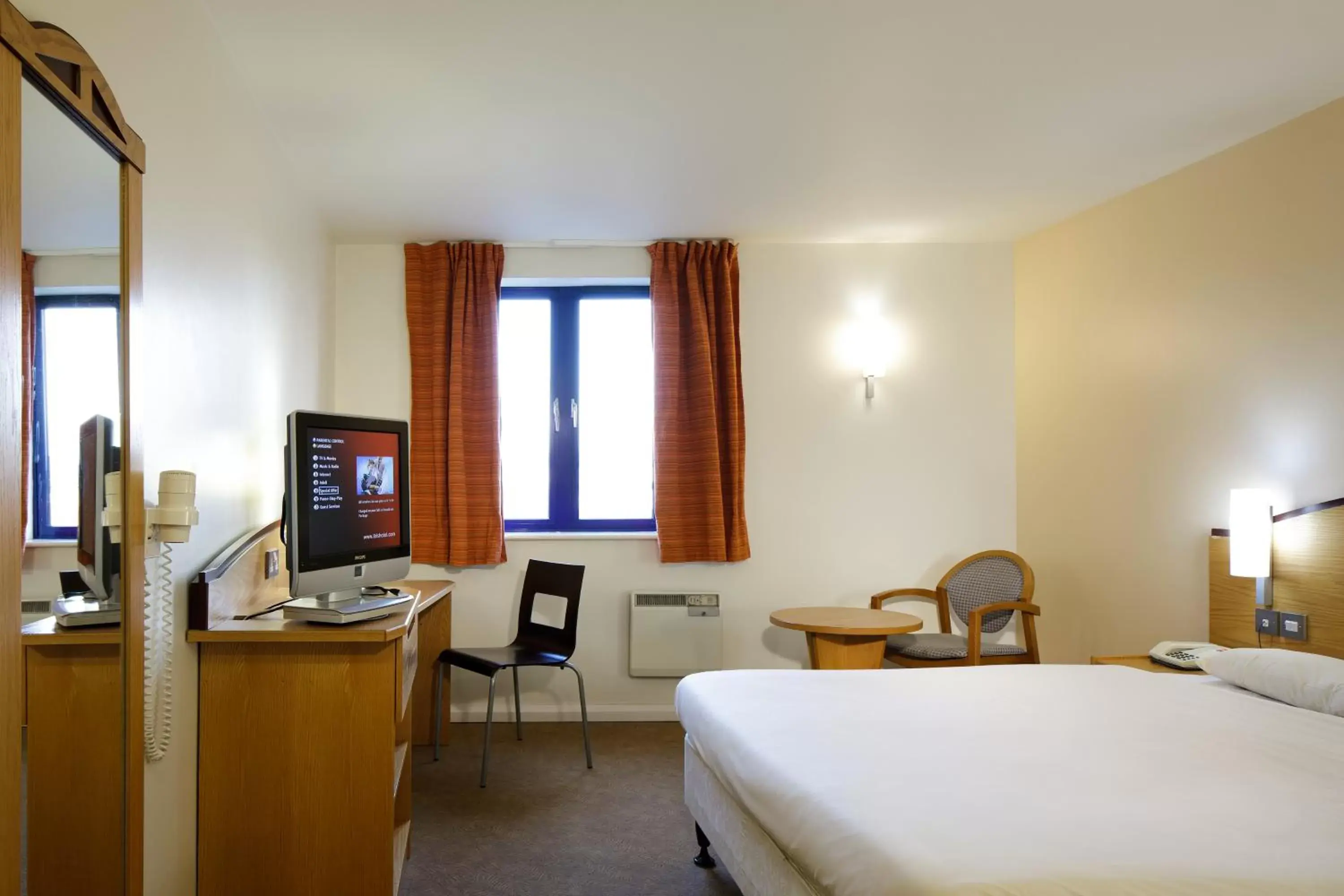 Bed, TV/Entertainment Center in ibis Lincoln