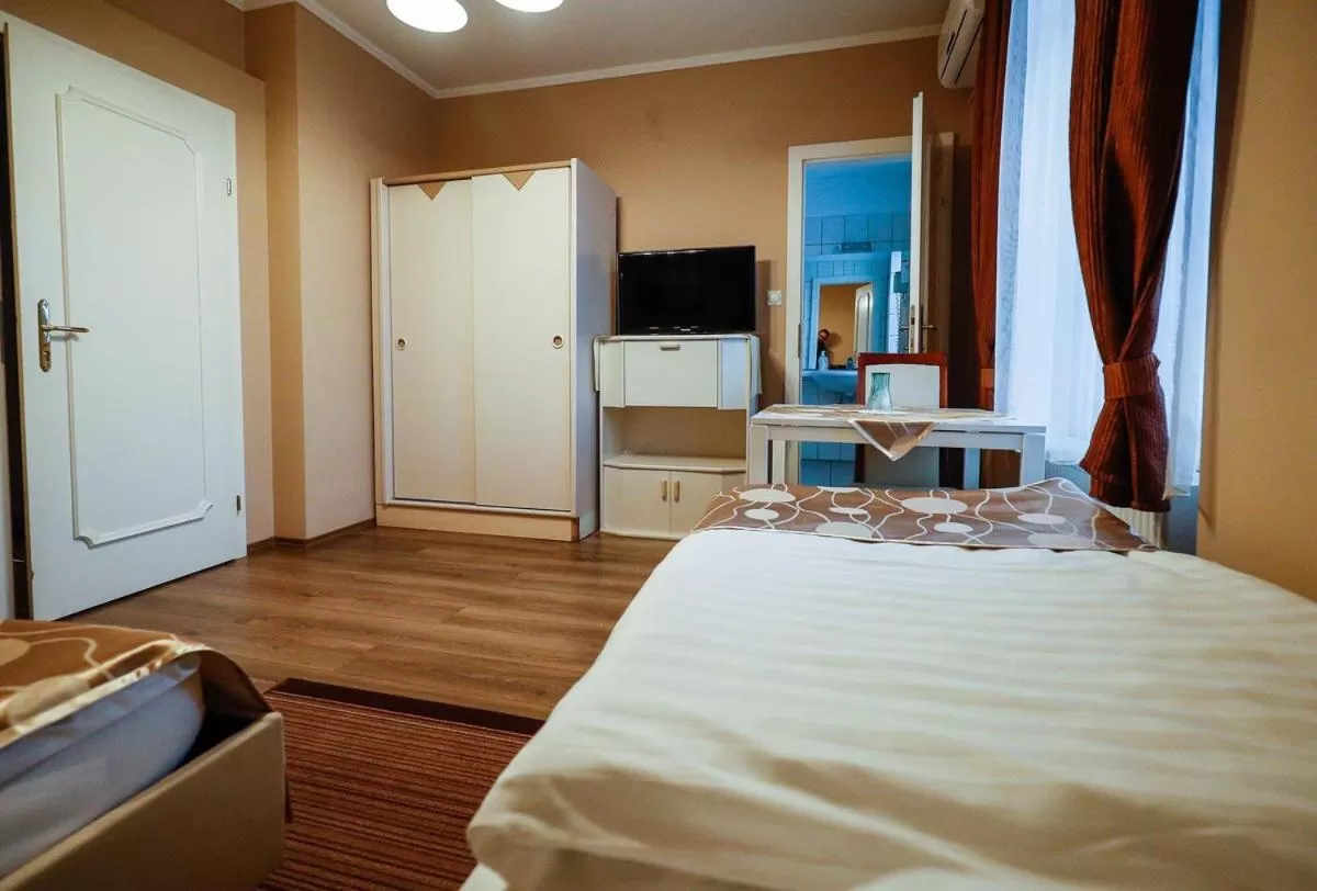 Photo of the whole room, Bed in Gőzmalom Étterem és Panzió