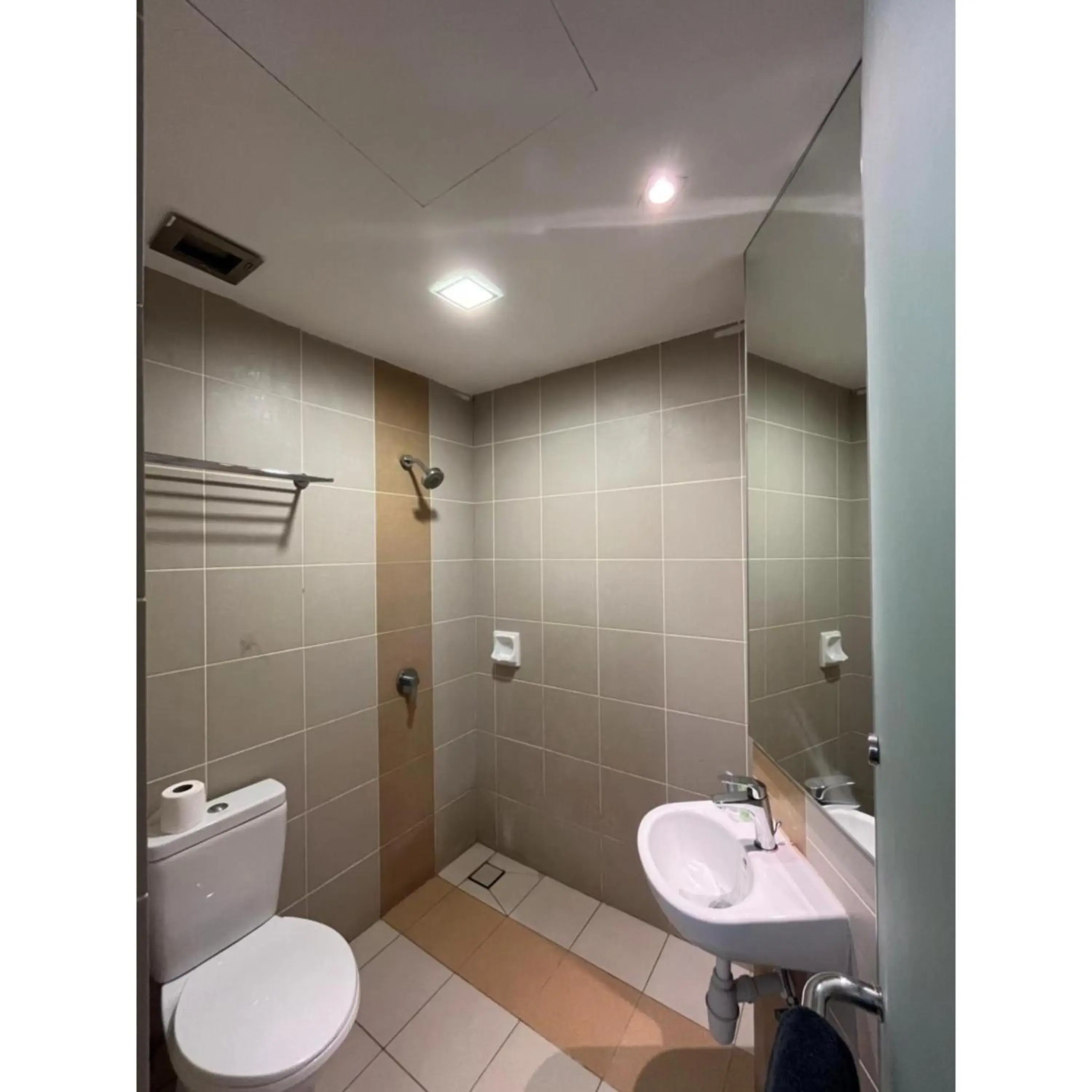 Bathroom in Sandpiper Hotel Kuala Lumpur