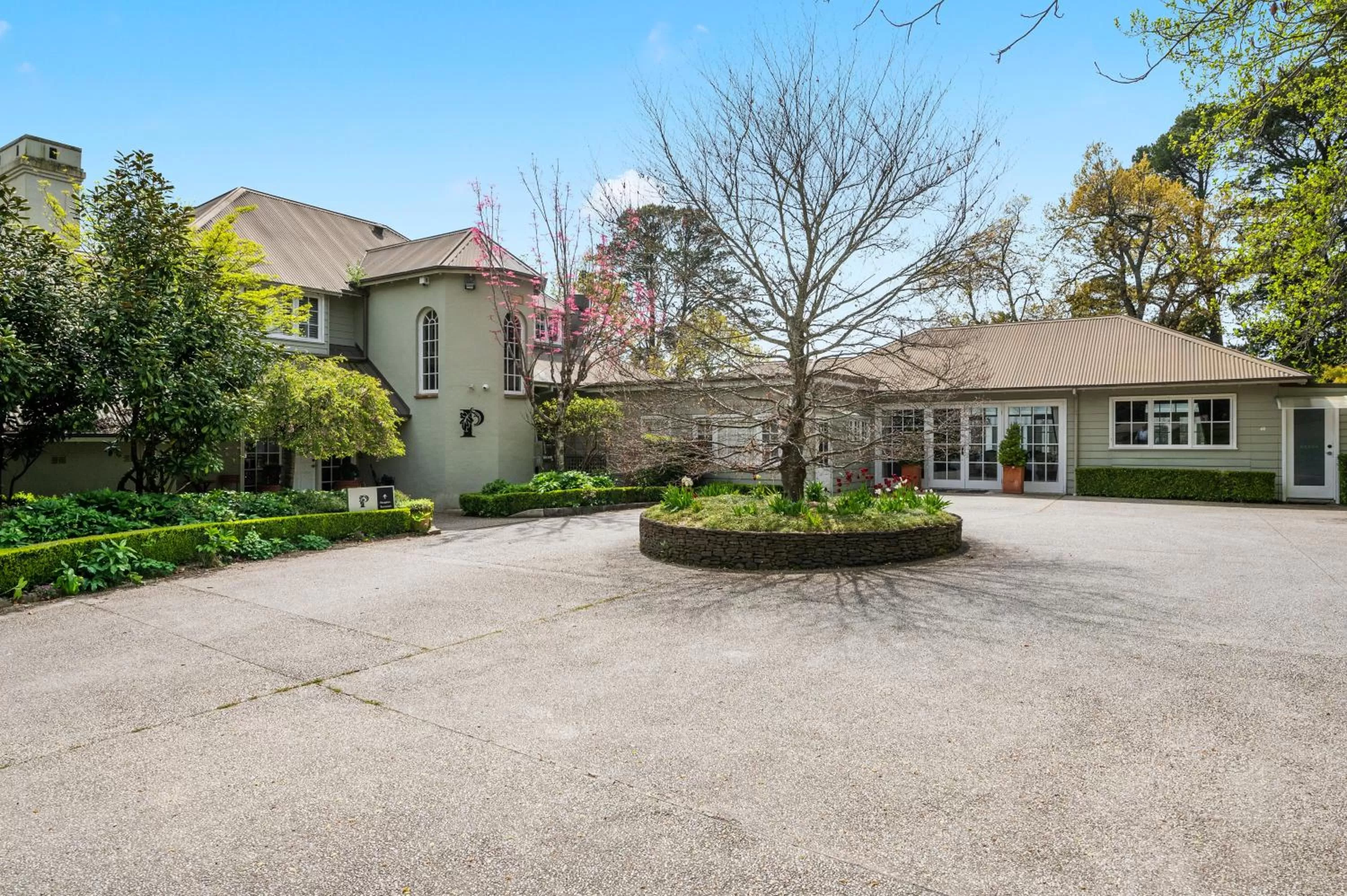 Property building in Parklands Country Gardens & Lodges Blue Mountains