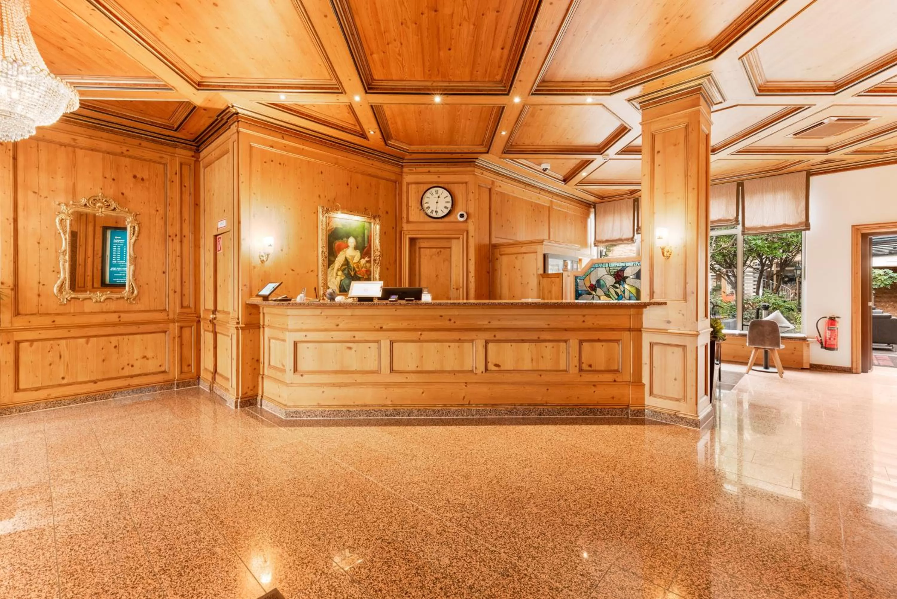 Lobby or reception in King's Hotel Center Superior