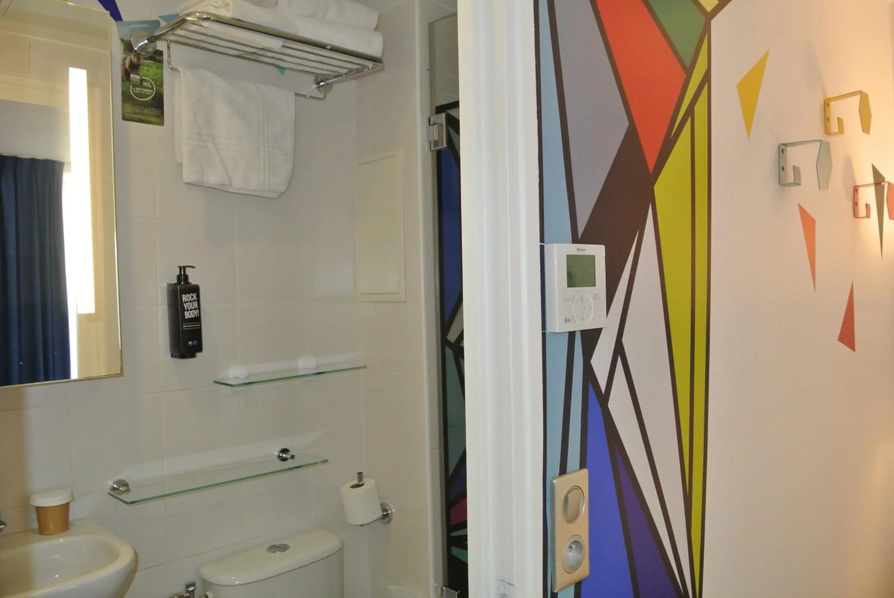 Bathroom in ibis Styles Paris Maine Montparnasse