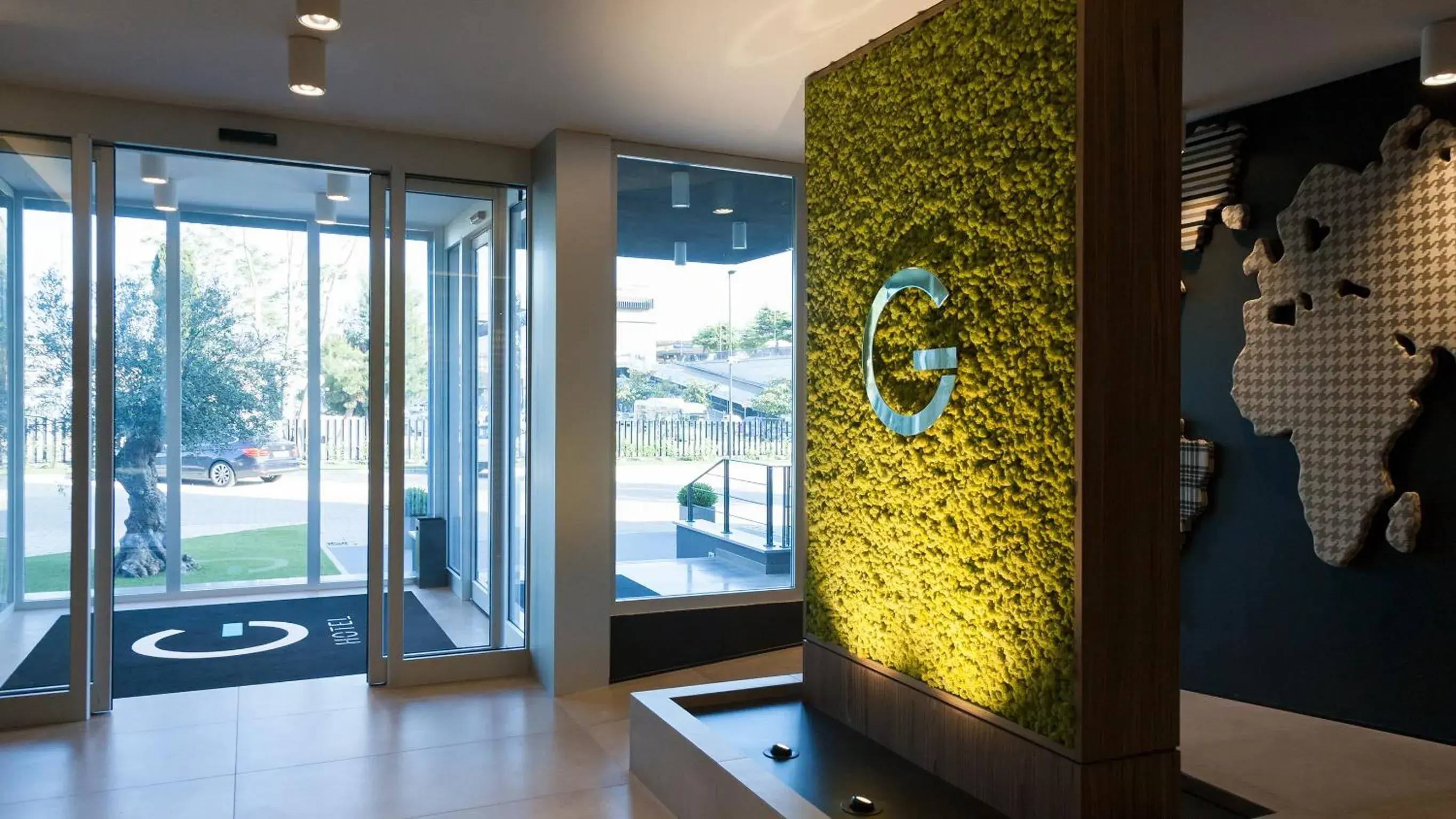 Facade/entrance in G Hotel Pescara Facade/entrance in G Hotel Pescara