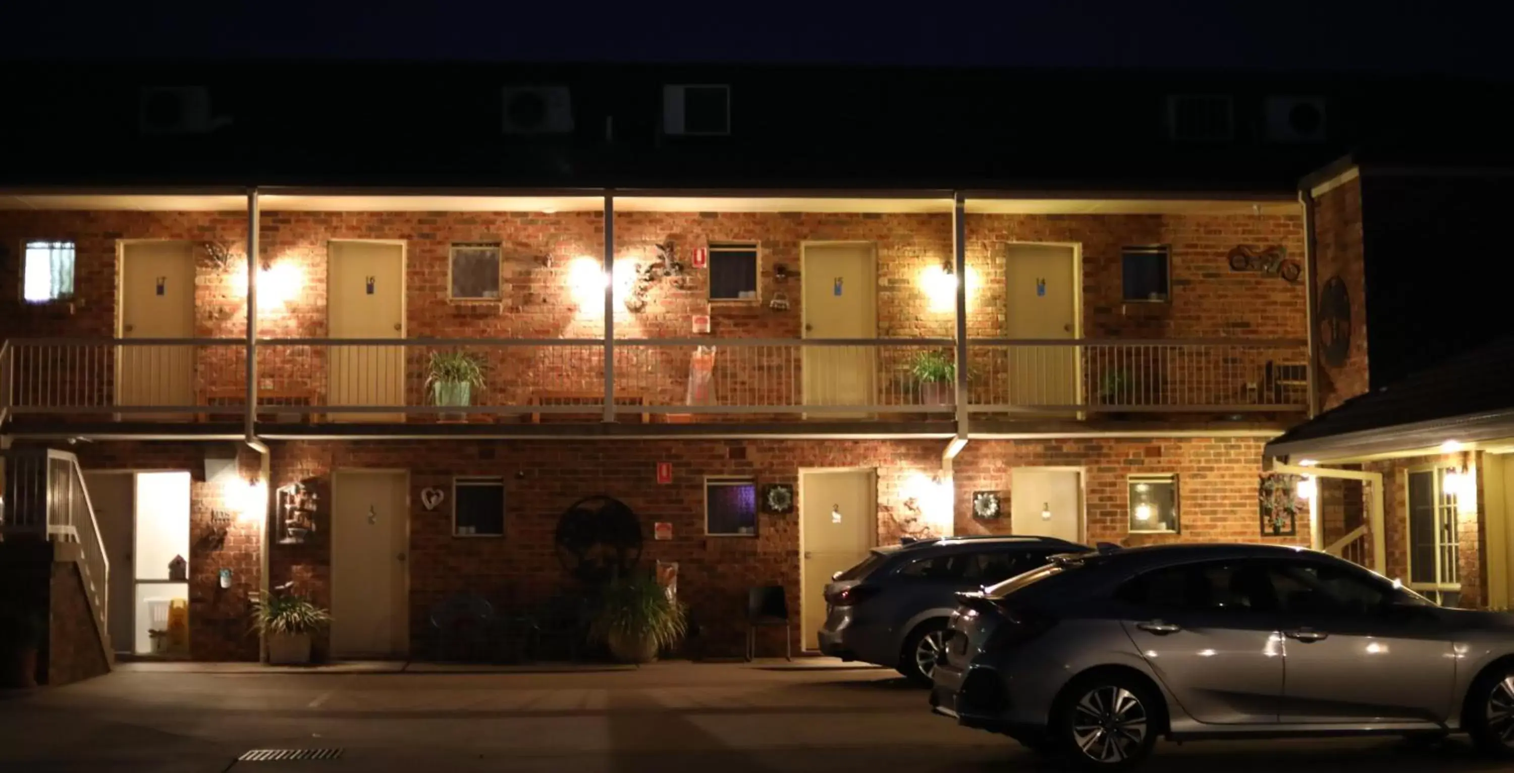 Property Building in All Settlers Motor Inn Parkes