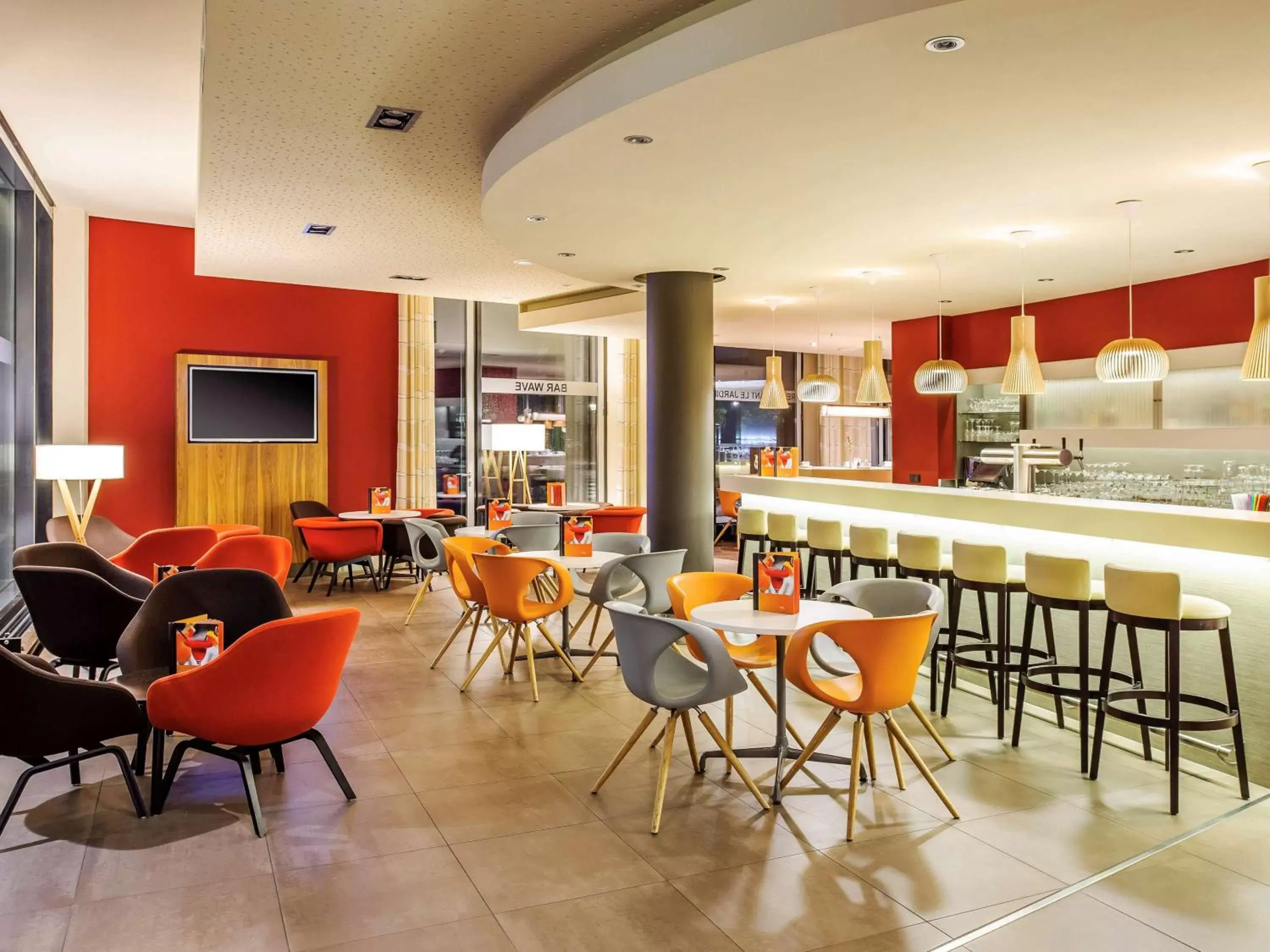 Lounge or bar, Restaurant/Places to Eat in Novotel Berlin Mitte