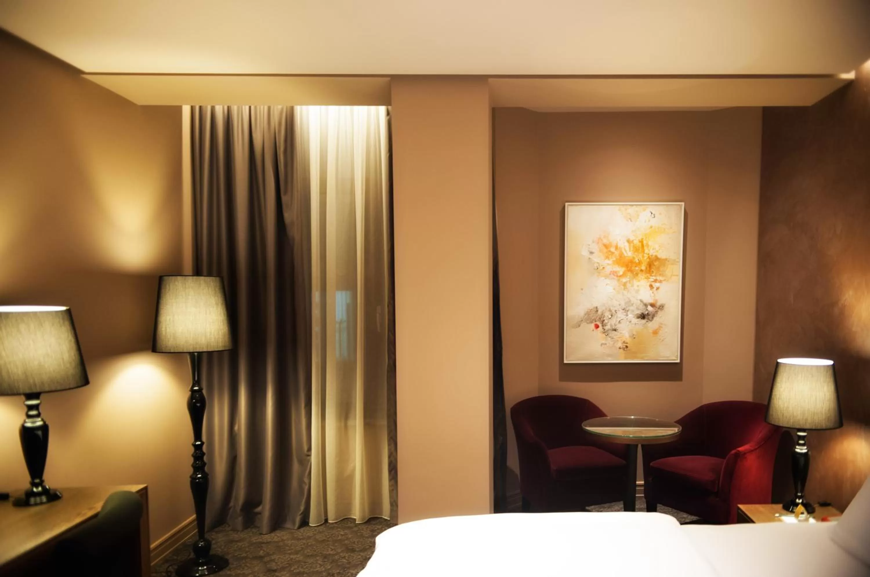 Seating area, Bed in Mondial Hotel