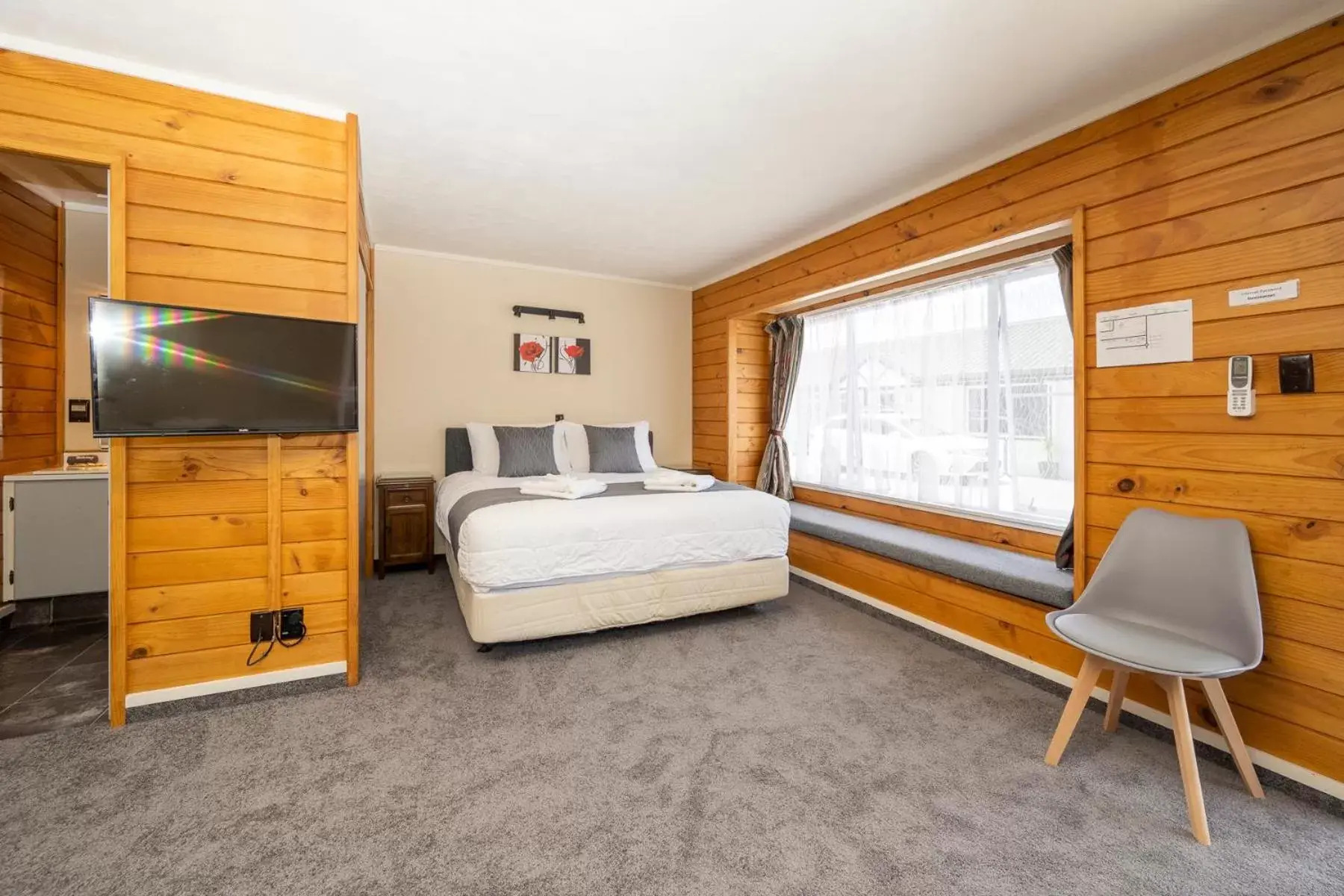 Bedroom, Bed in Tudor Park Motel