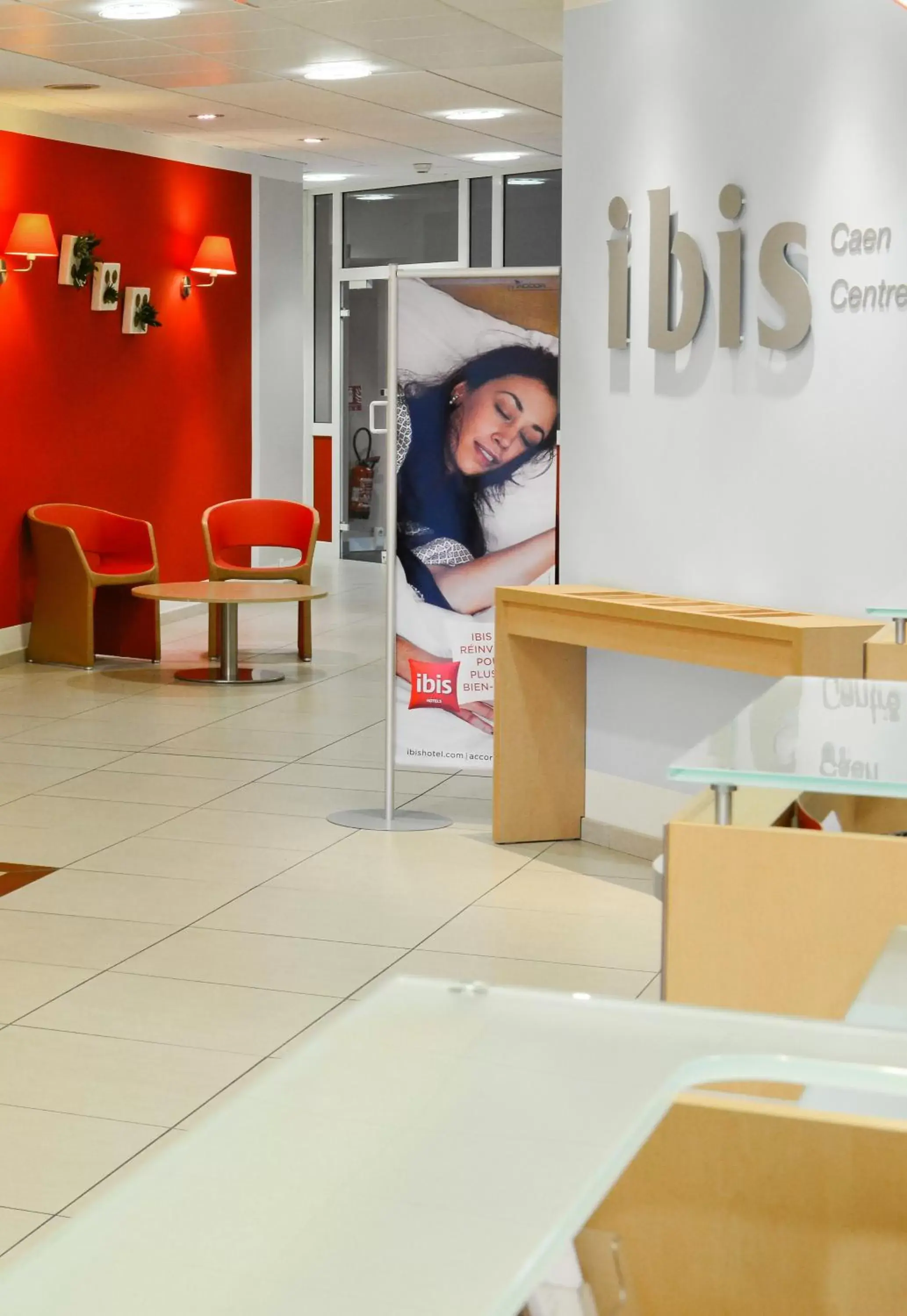 Lobby or reception in IBIS Caen Centre