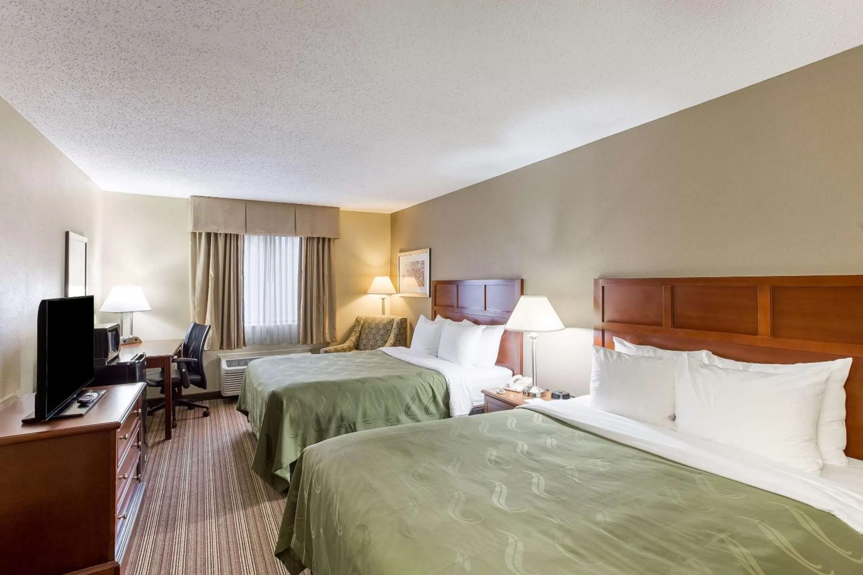 Photo of the whole room, Bed in Quality Inn