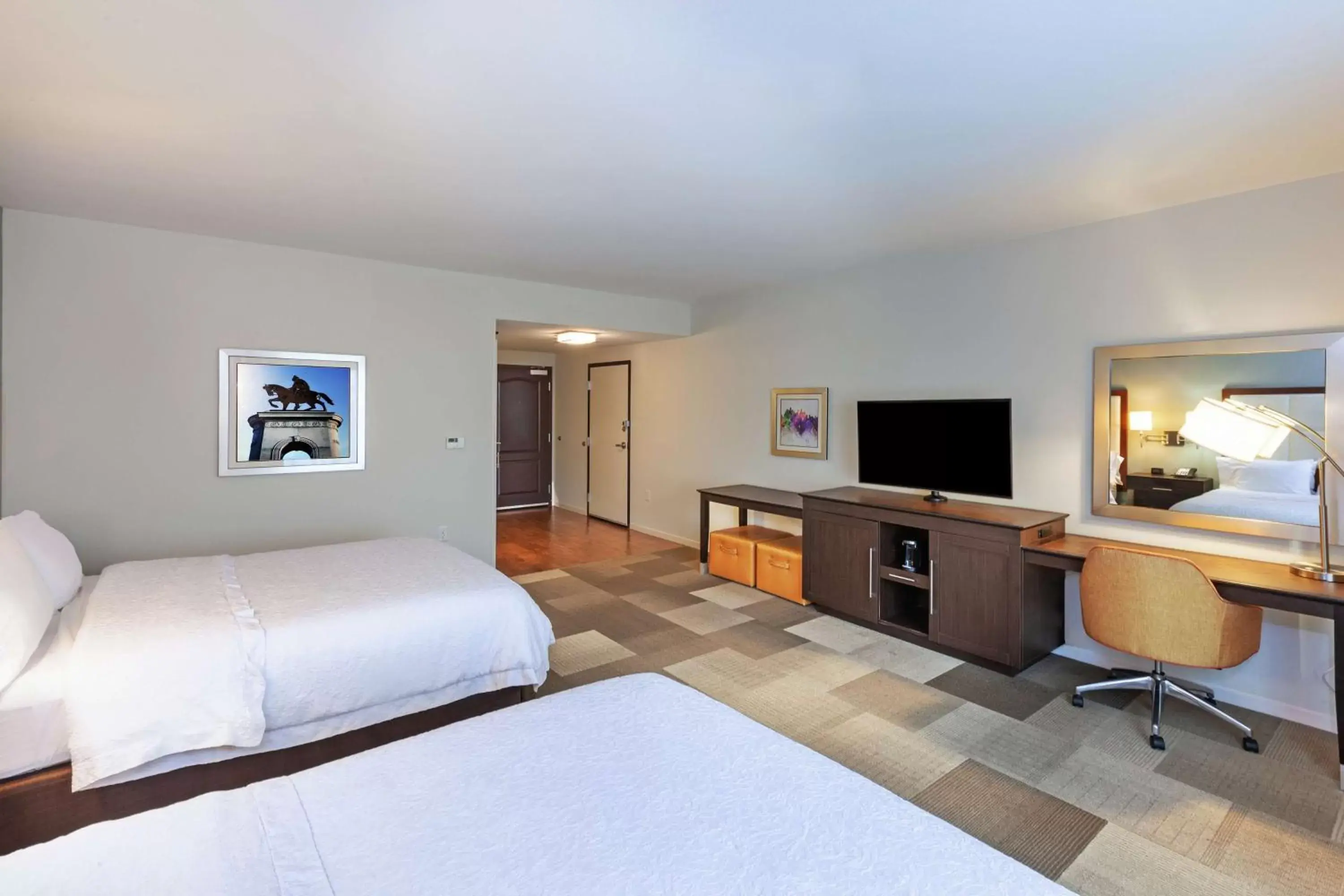 Bed, TV/Entertainment Center in Hampton Inn & Suites Houston North IAH, TX
