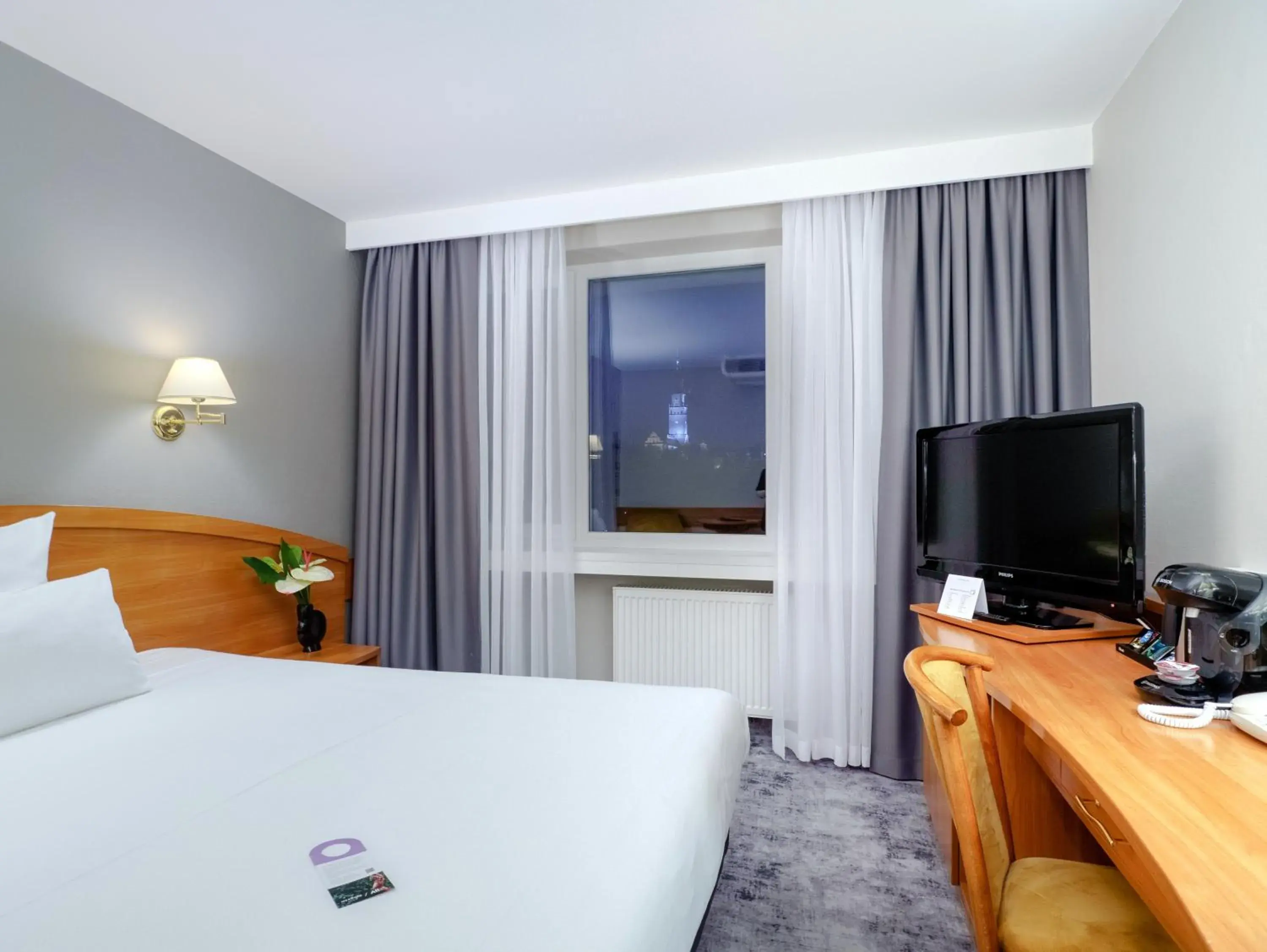 Bed, TV/Entertainment Center in Mercure Czestochowa Centrum