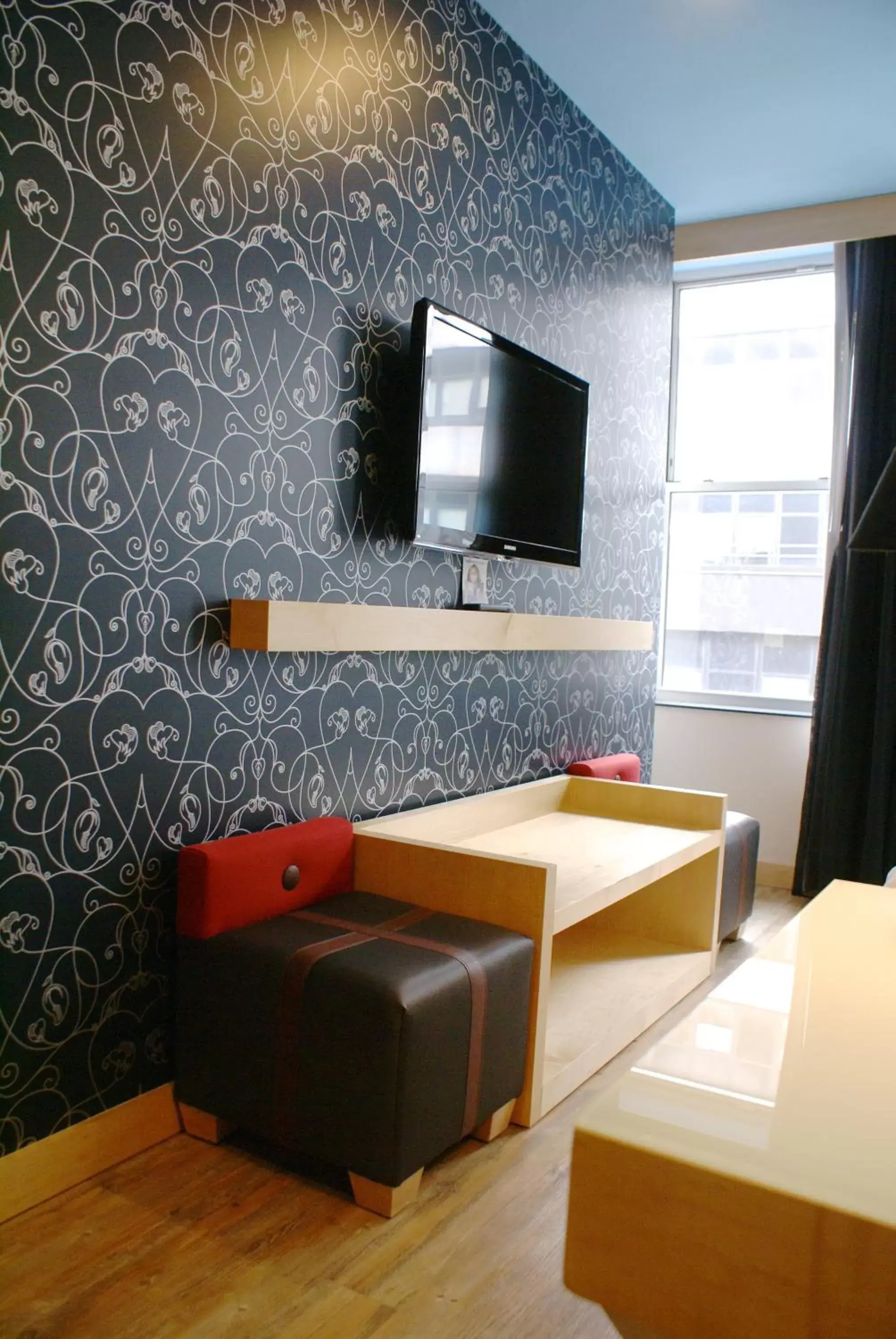 Photo of the whole room, TV/Entertainment Center in TRYP by Wyndham New York City Times Square - Midtown