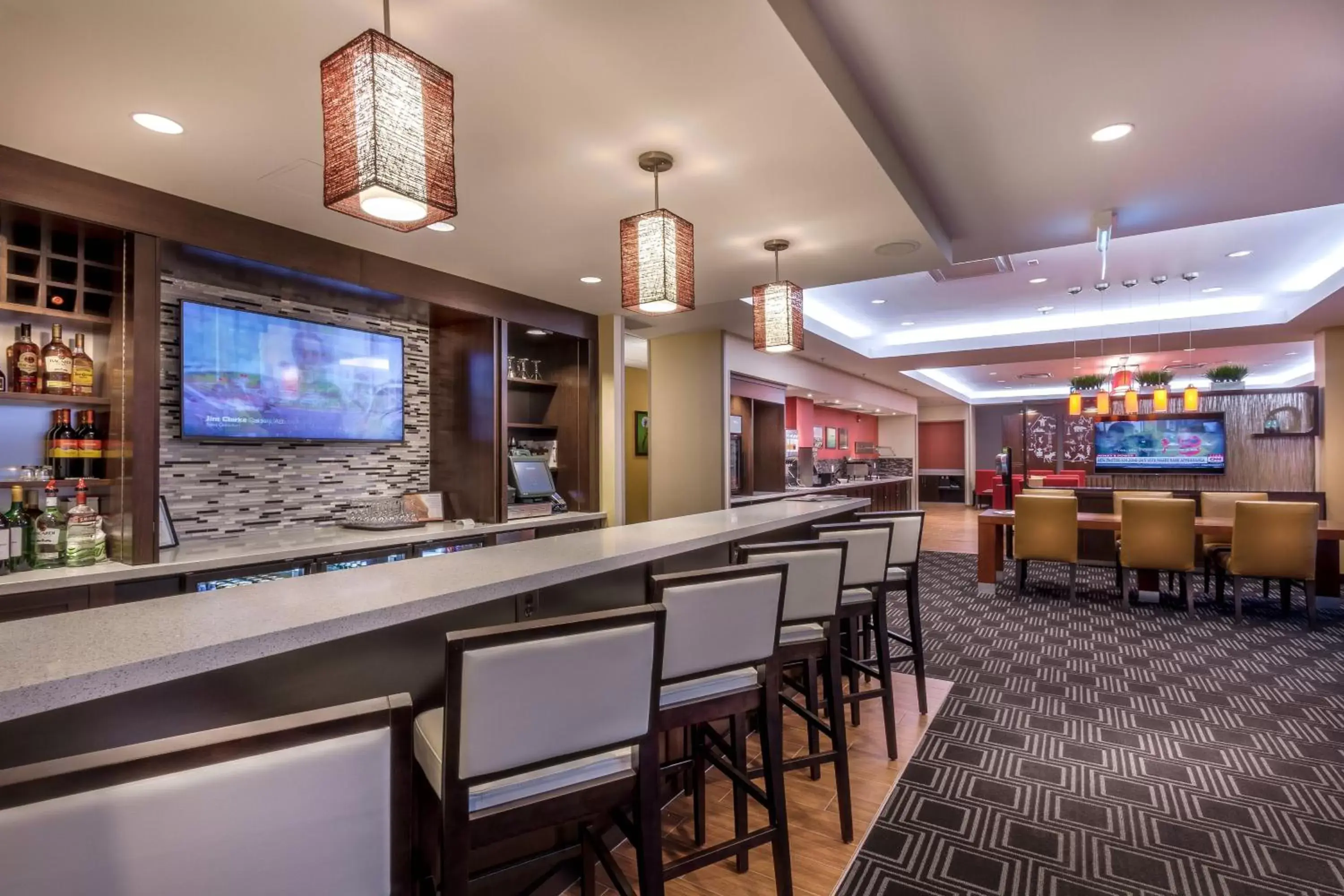 Breakfast, Lounge/Bar in TownePlace Suites by Marriott Belleville